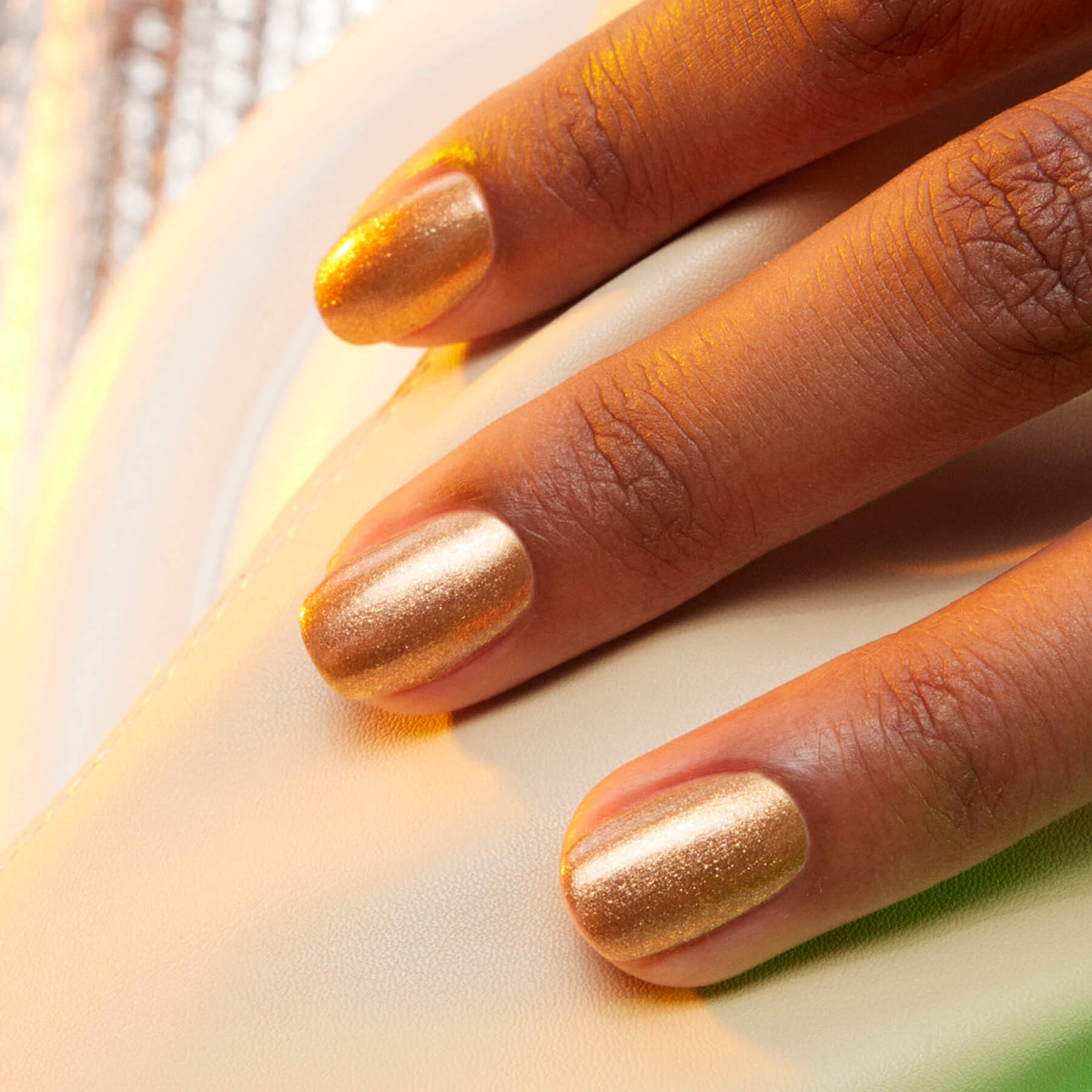 manucurist-green-flash-shimmer-halbpermanenter-gel-nagellack-gold-bronze image 3