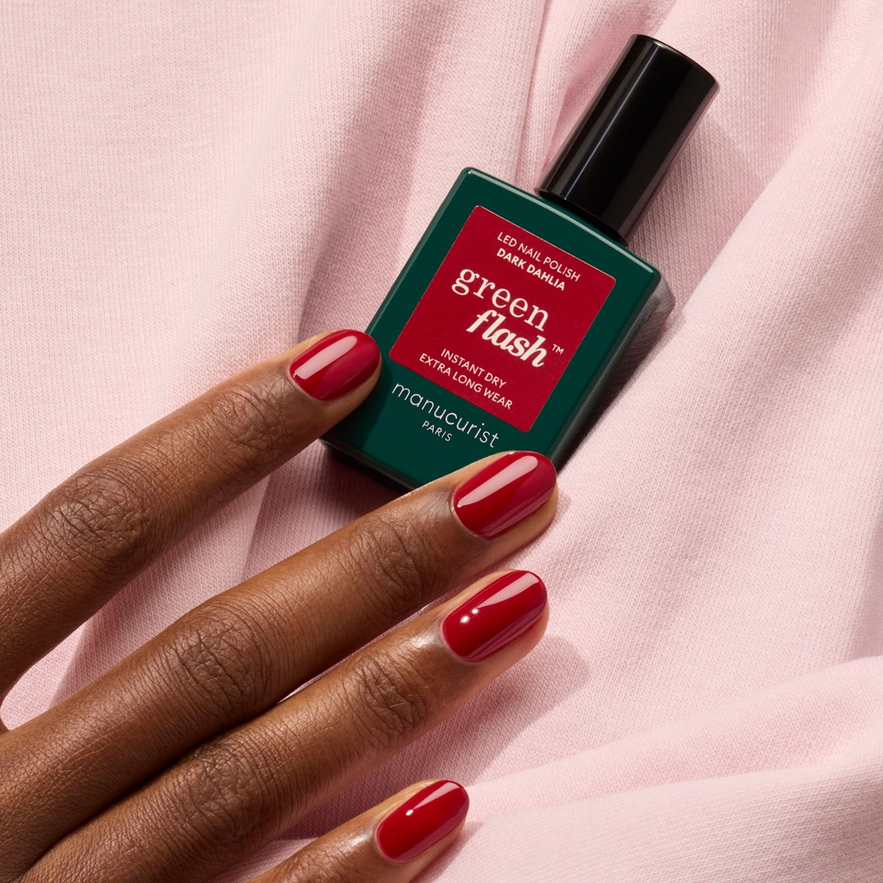 manucurist-green-flash-dark-dahlia-semi-permanenter-nagellack image 5