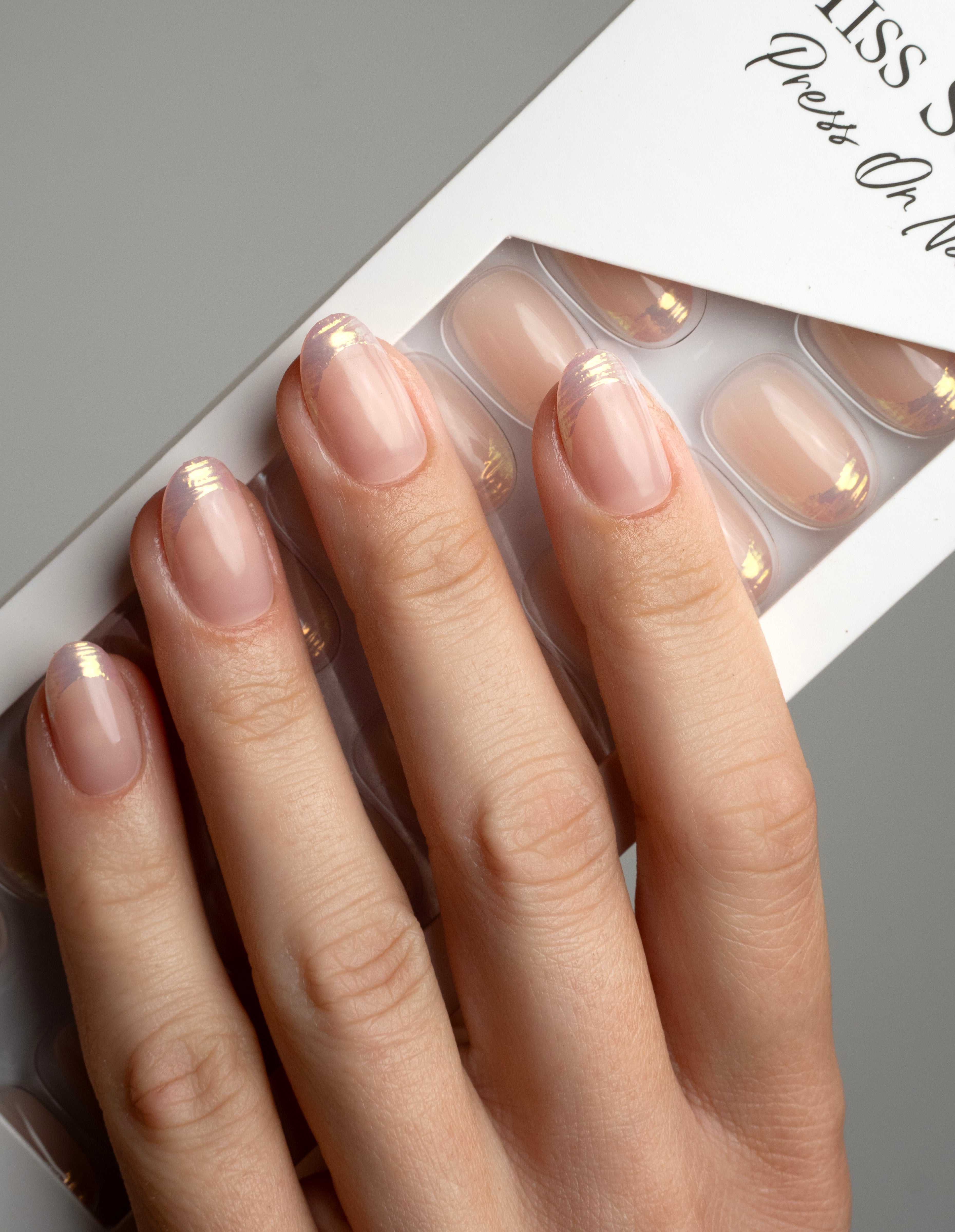 miss-sophie-golden-tips-press-on-nails-short-round image 4