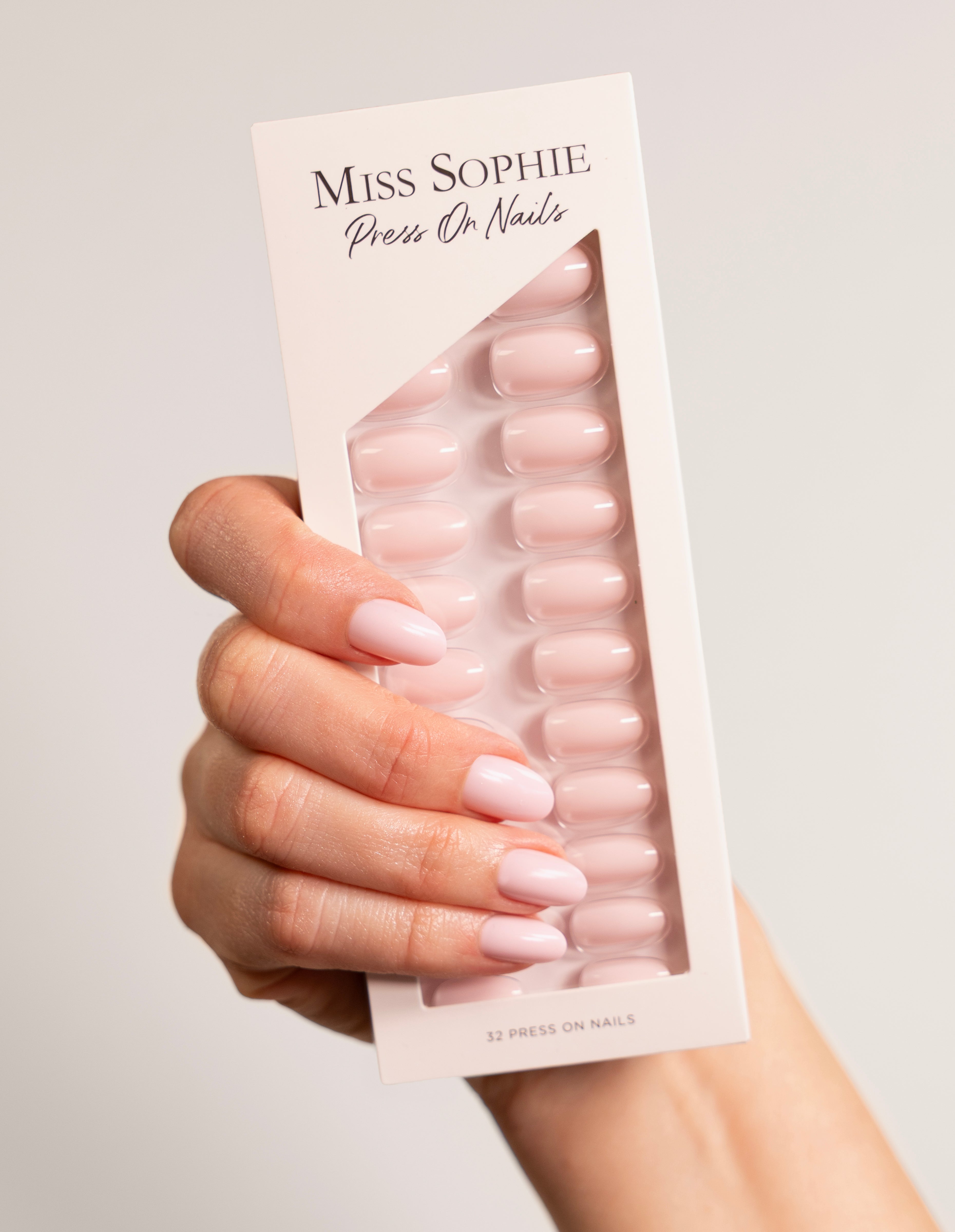 miss-sophie-ever-nude-press-on-nails-short-round image 3