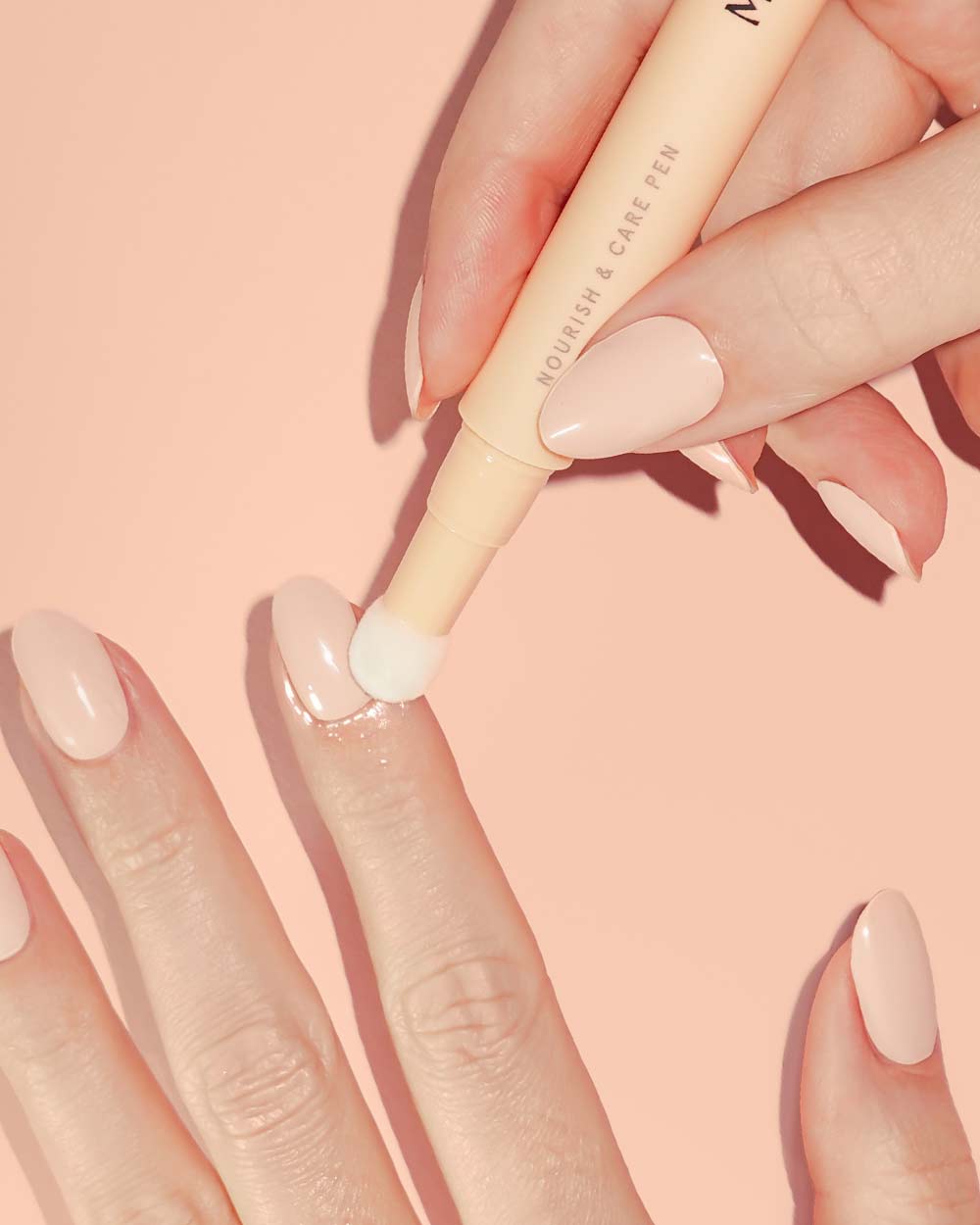 maniko-nourish-care-pen-nagelpflege-stift image 4
