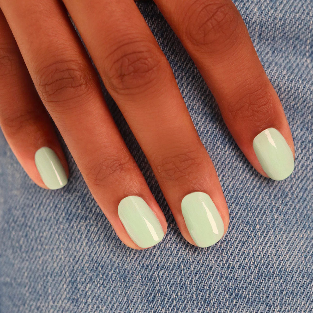 manucurist-mint-green-flash-gel-nagellack image 2