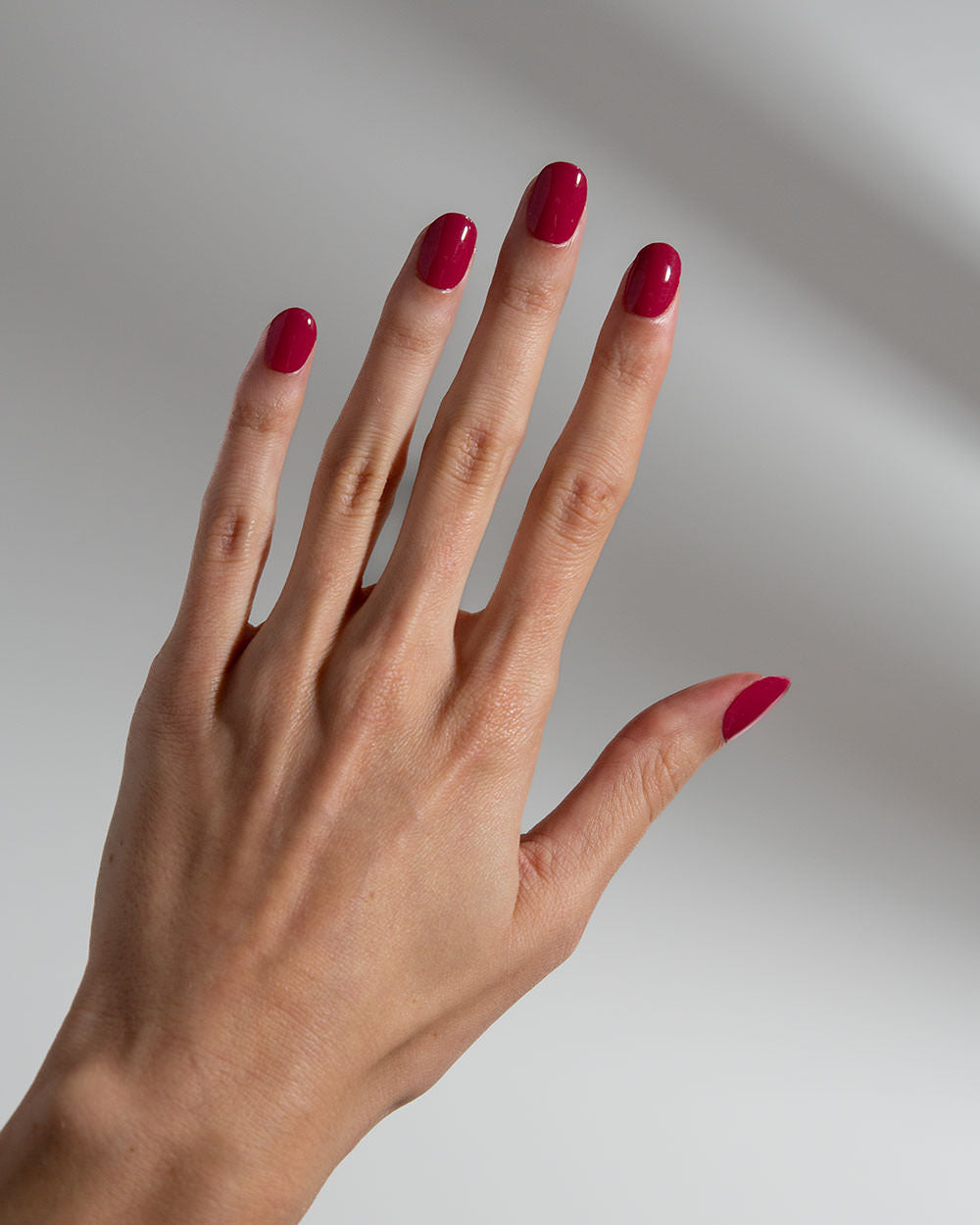 maniko-scarlet-uv-gel-strips-k-hles-lebendiges-rot image 2