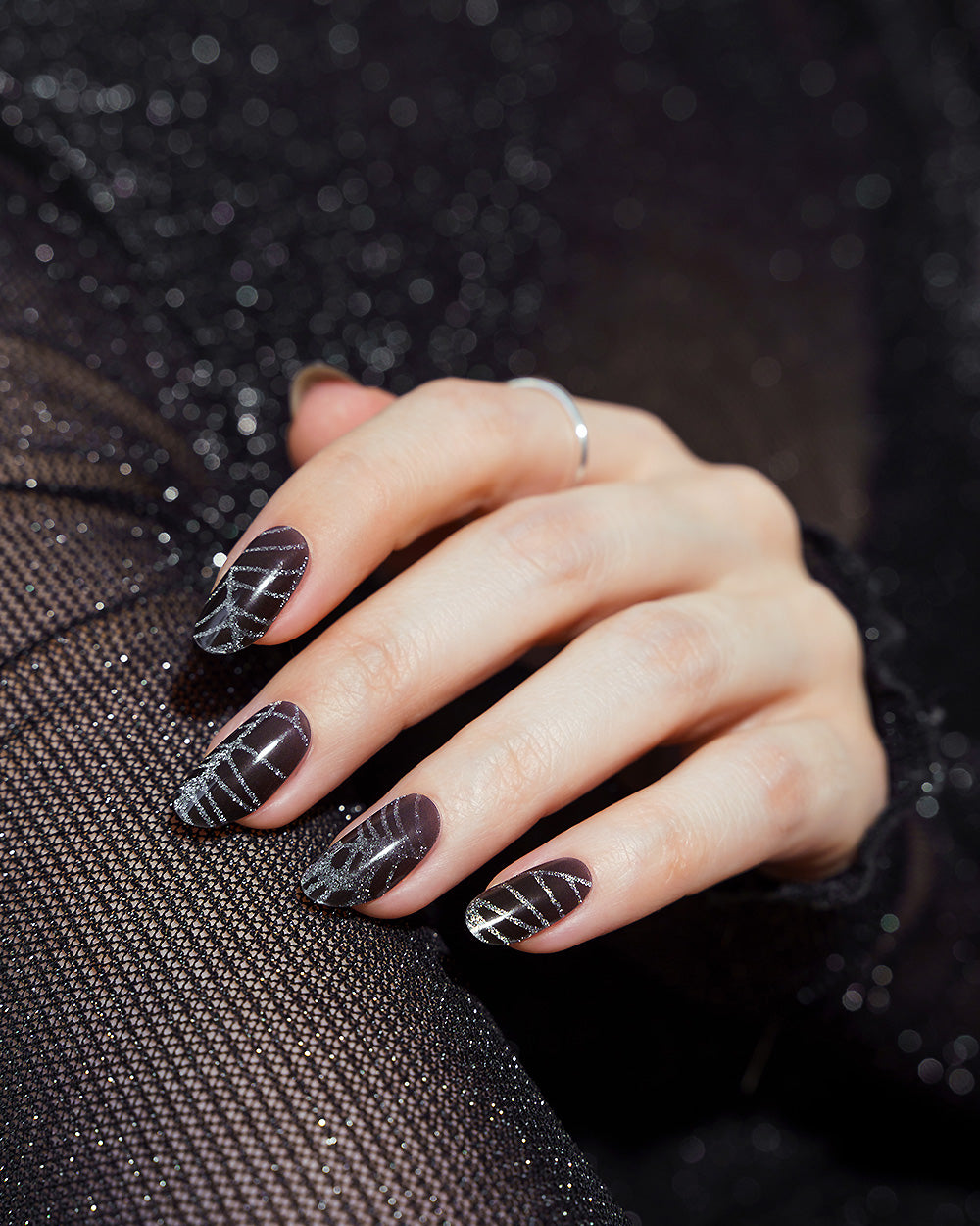 maniko-widows-web-uv-gel-strips-halloween-limited image 2