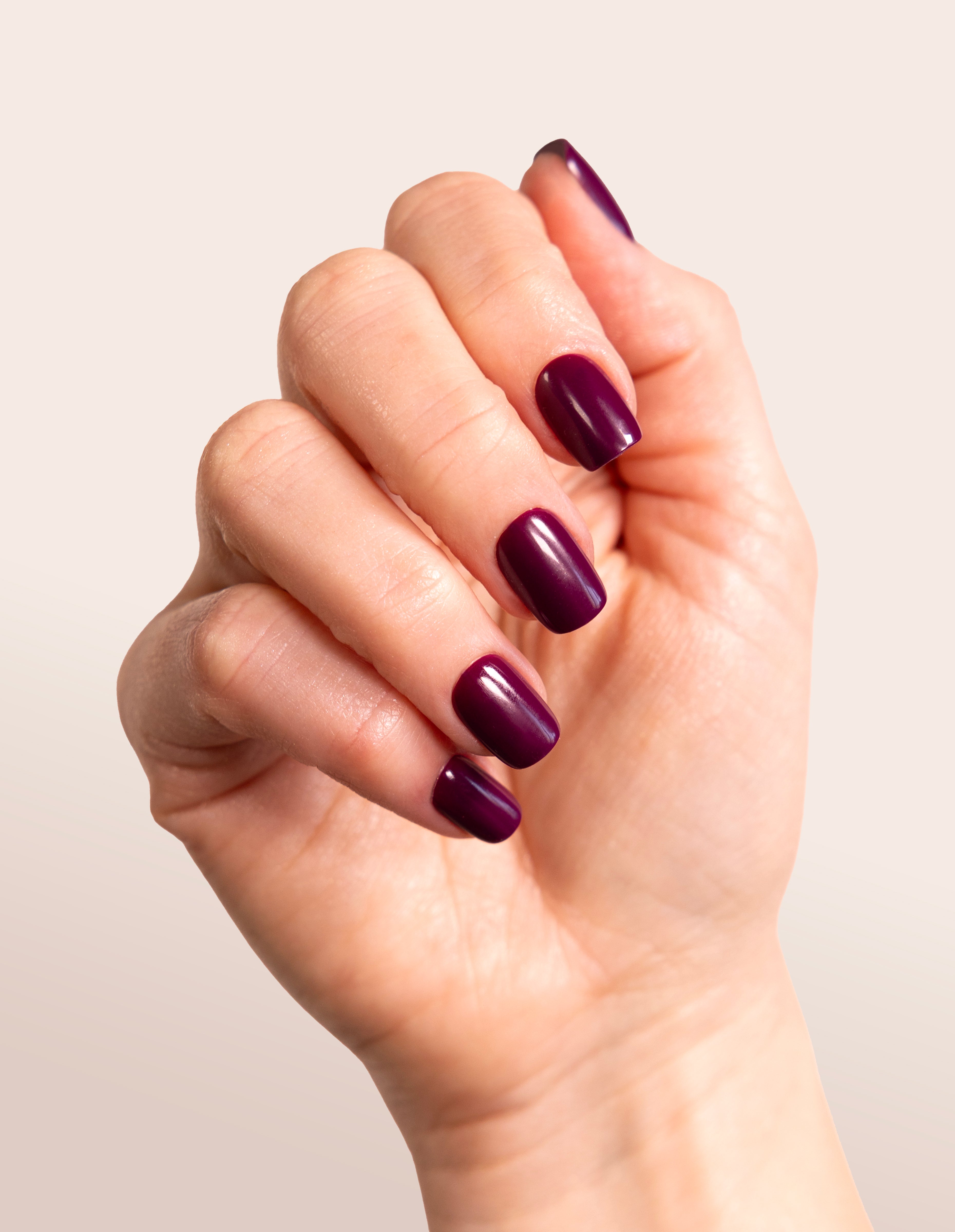 miss-sophie-berry-press-on-n-gel-short-square-beerenton image 3