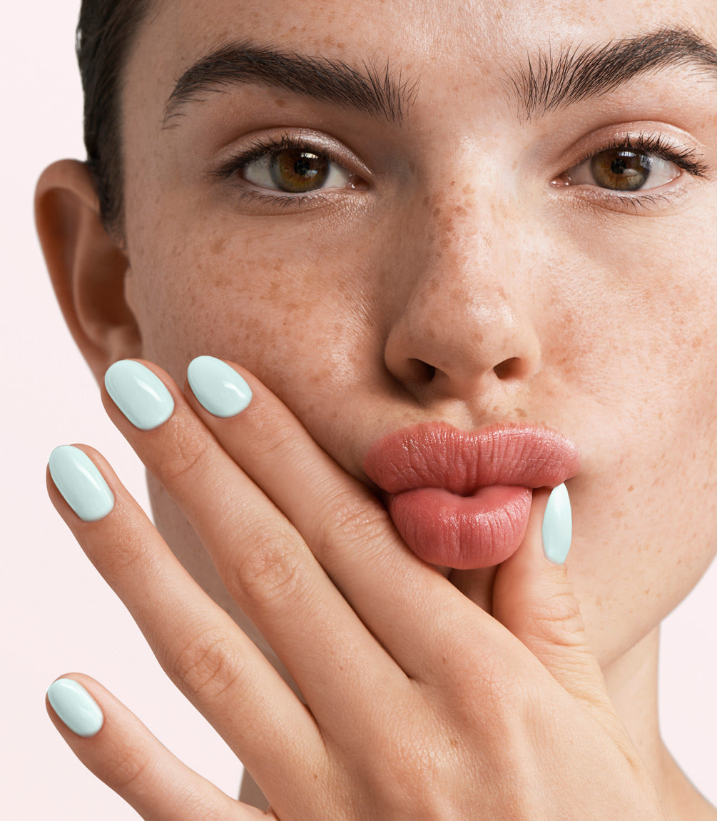 pink-gellac-404-minty-moments-gel-nagellack-pastell-mint-blau-creme-mini-manicur image 3