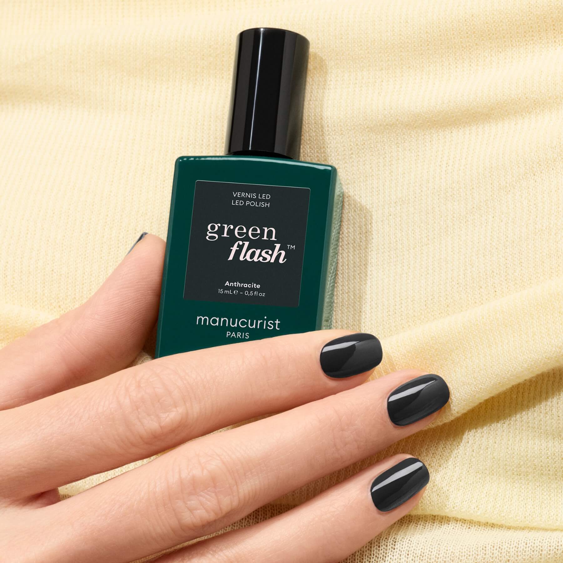 manucurist-green-flash-gel-nagellack-anthracite image 3