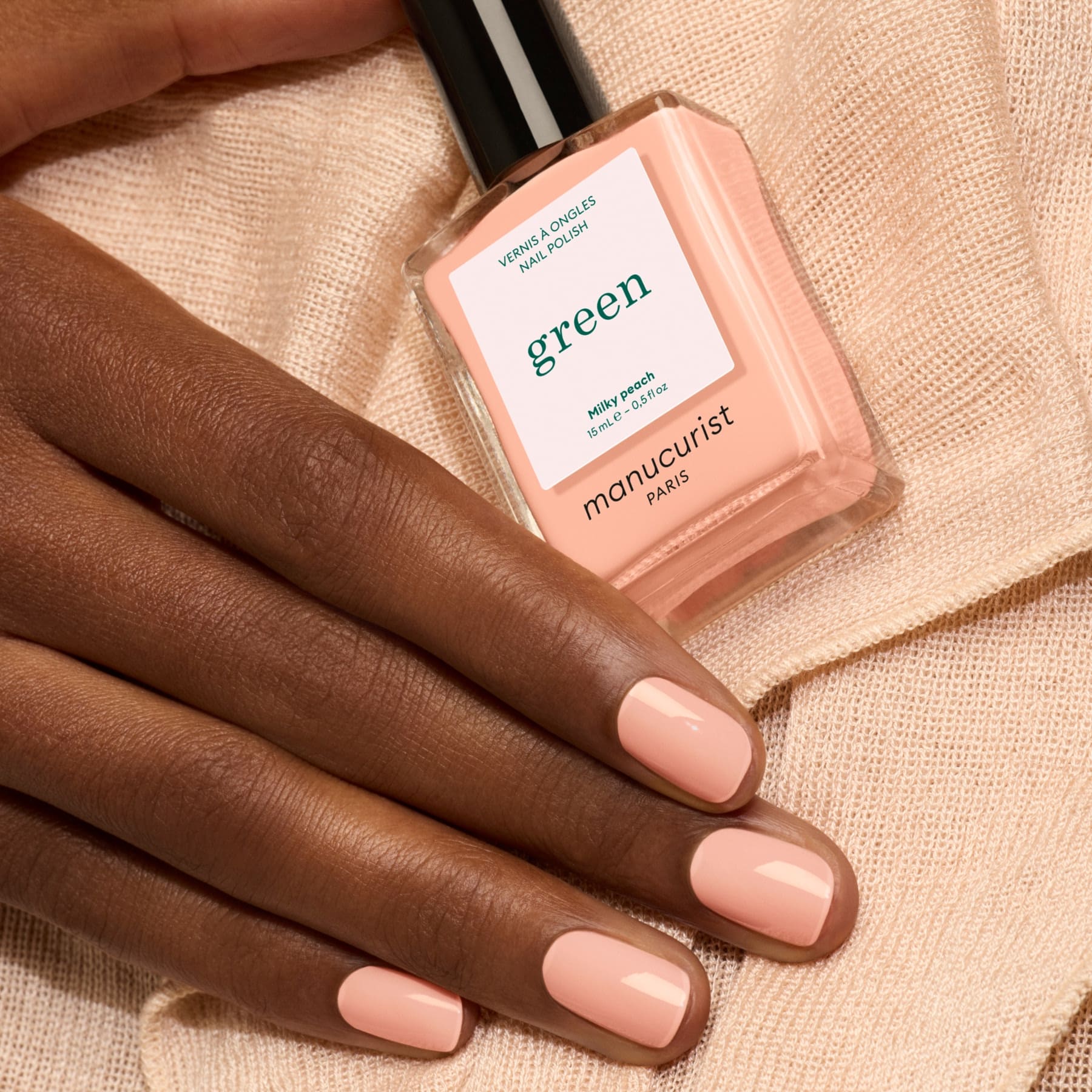 manucurist-green-milky-peach-nagellack image 5