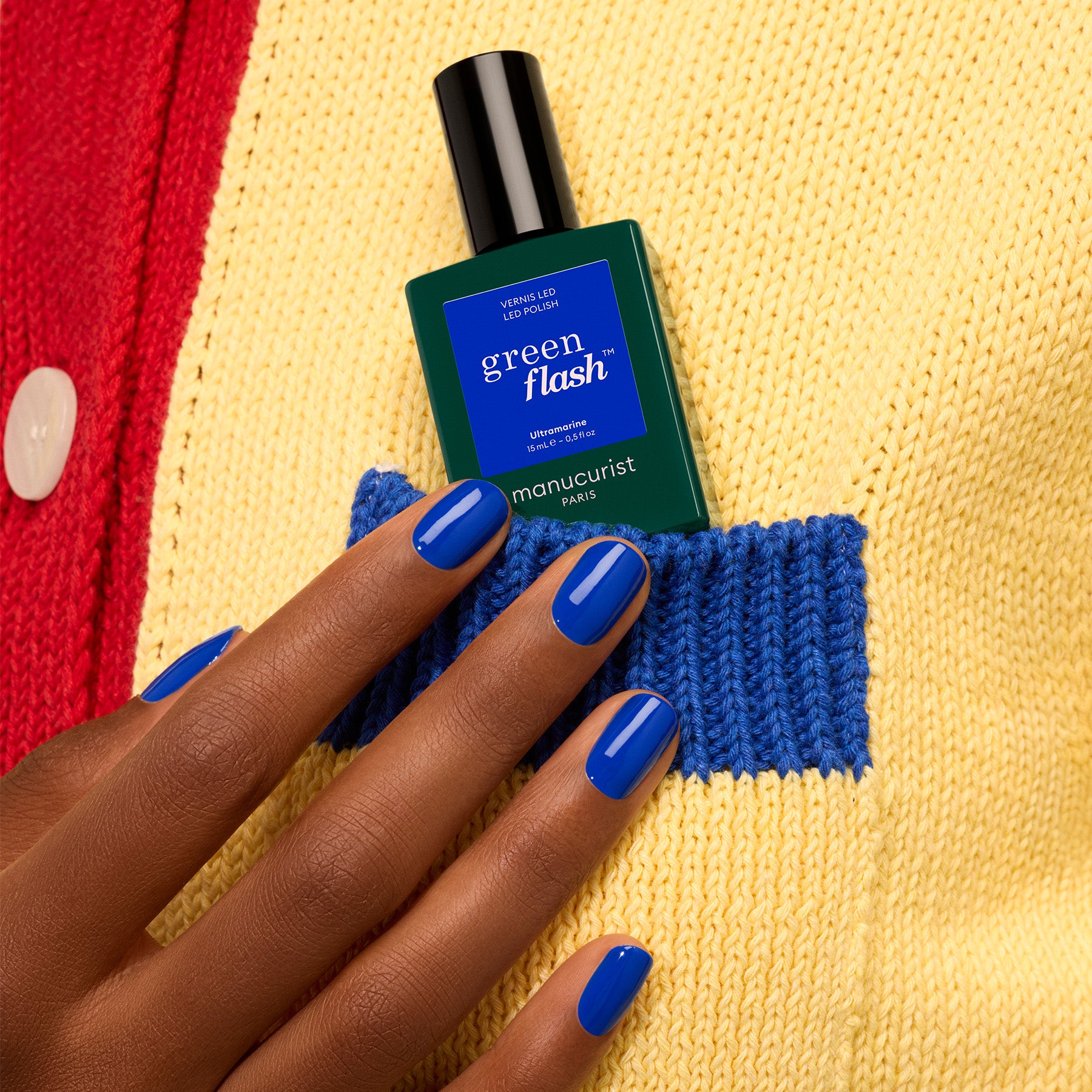 manucurist-ultramarine-green-flash-gel-nagellack-elektrisch-blau image 3