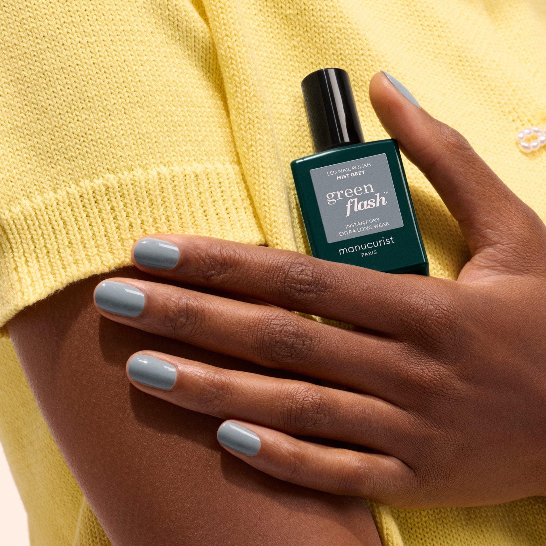 manucurist-green-flash-mist-grey-gel-nagellack-blau-grau image 3