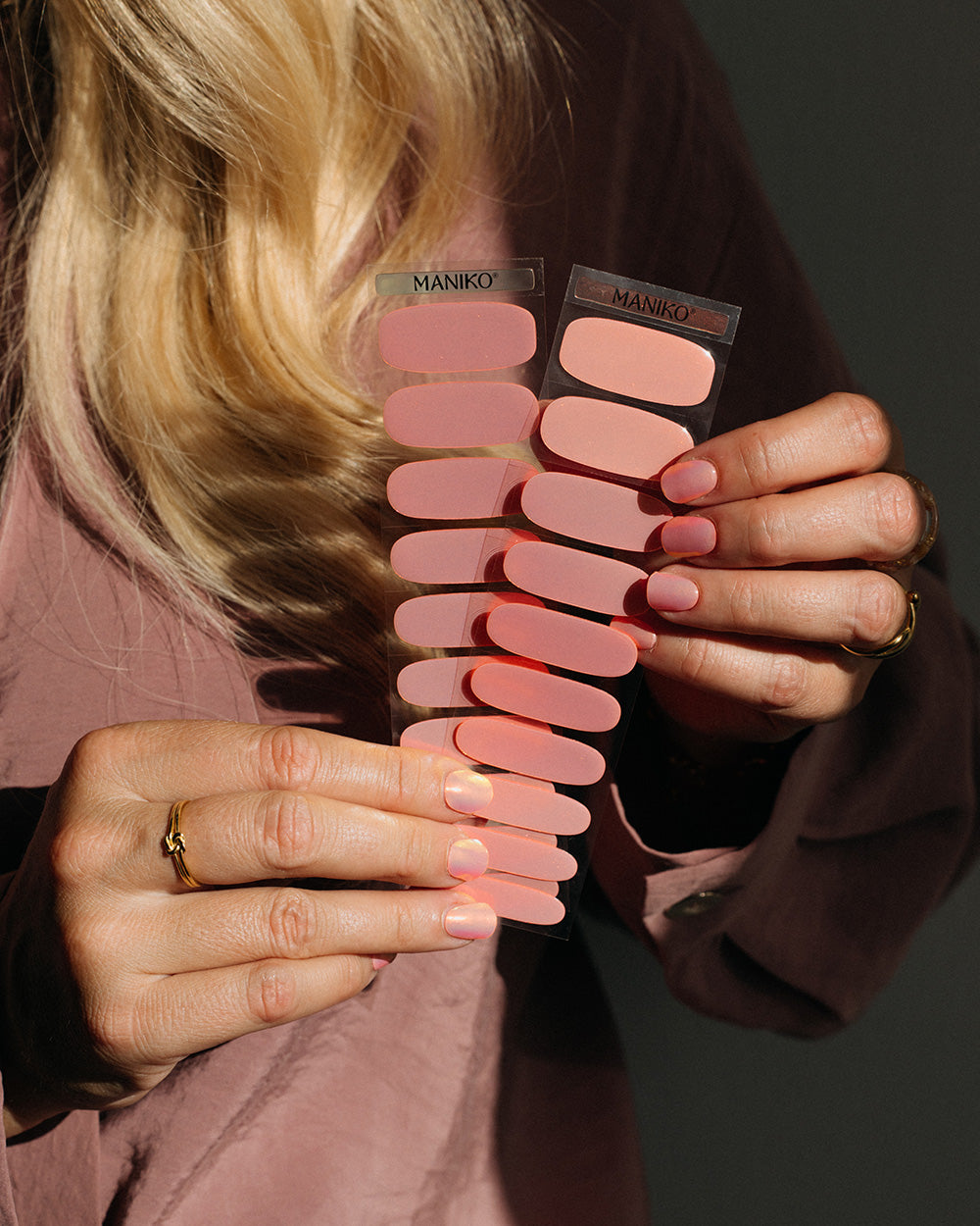 maniko-chrome-peach-uv-gel-strips image 3