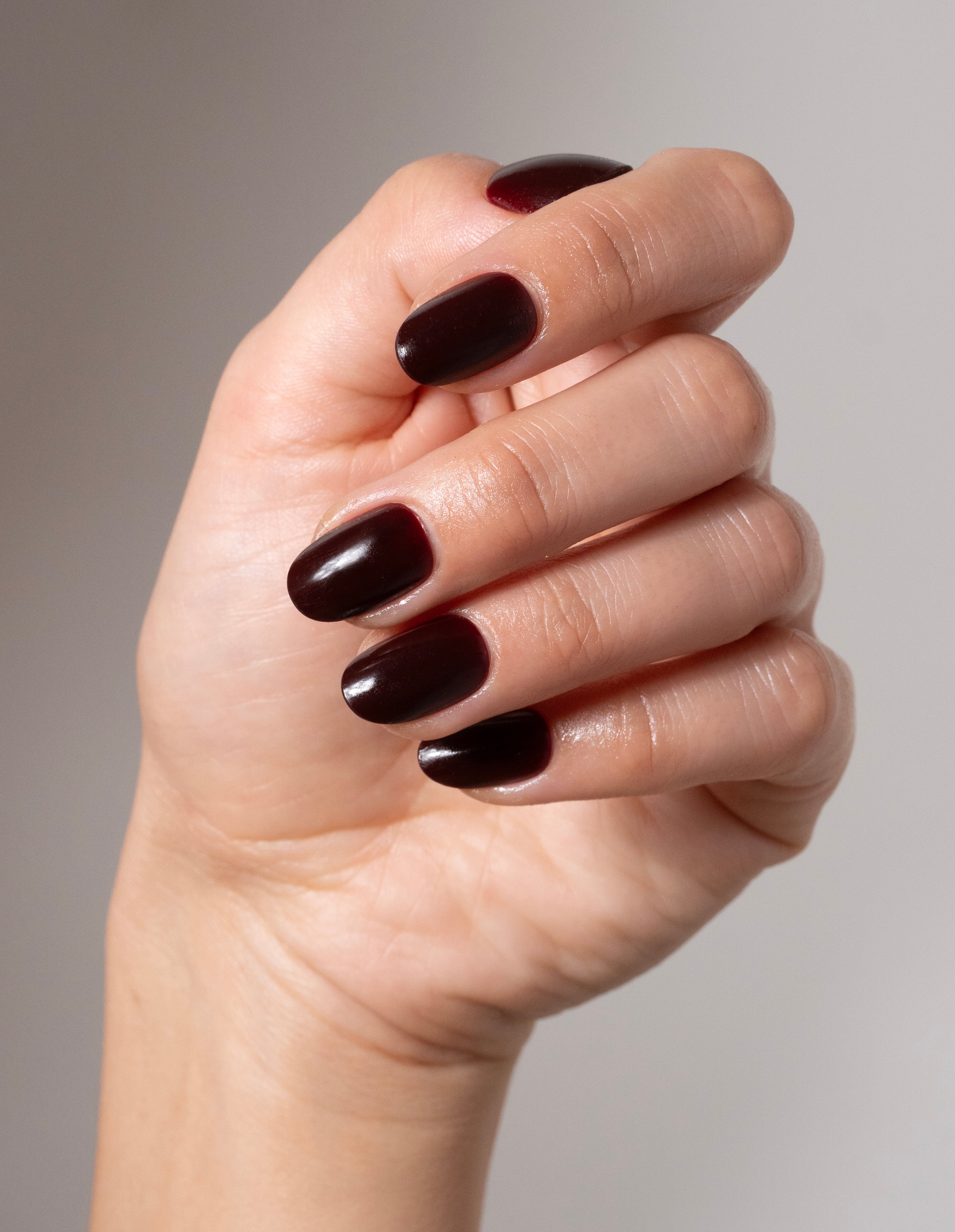 miss-sophie-burgundy-press-on-nails-short-round image 3