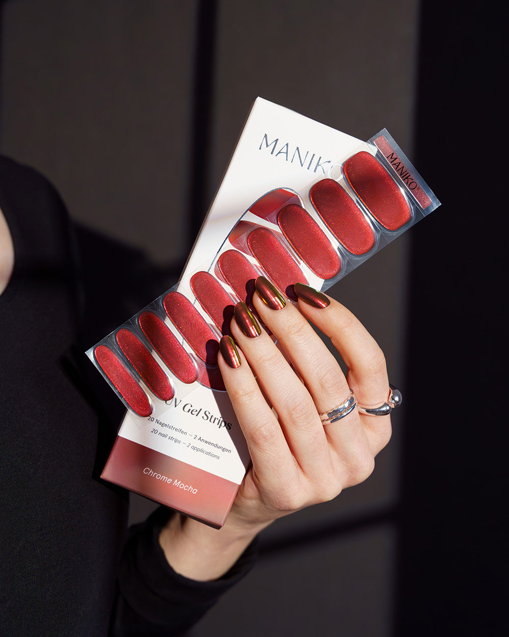 maniko-chrome-mocha-uv-gel-strips image 5