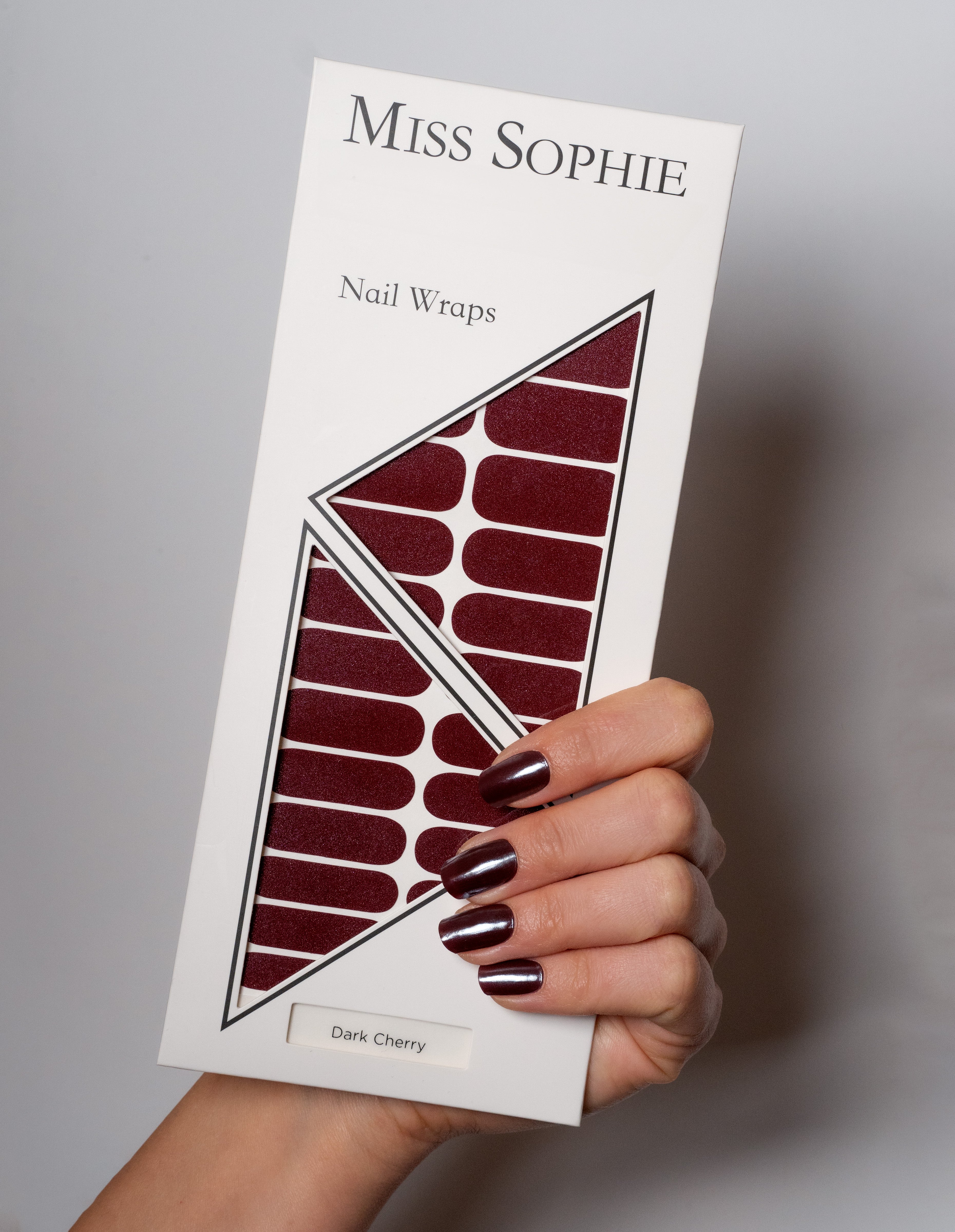 miss-sophie-dark-cherry-nagelfolien-dunkelrot-pearl image 5