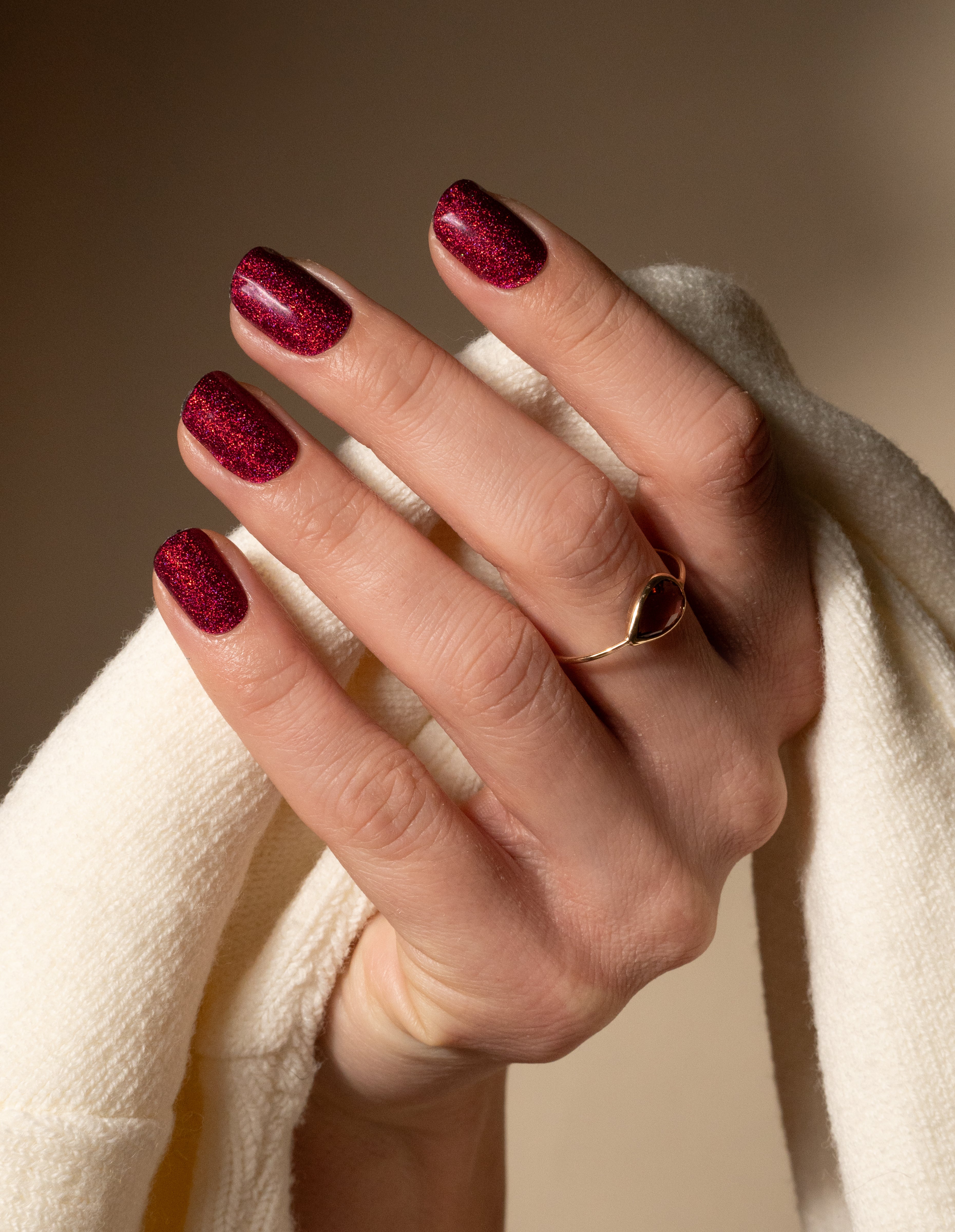 miss-sophie-red-beryl-uv-gel-wraps-intensivrot-mit-glitzer image 3