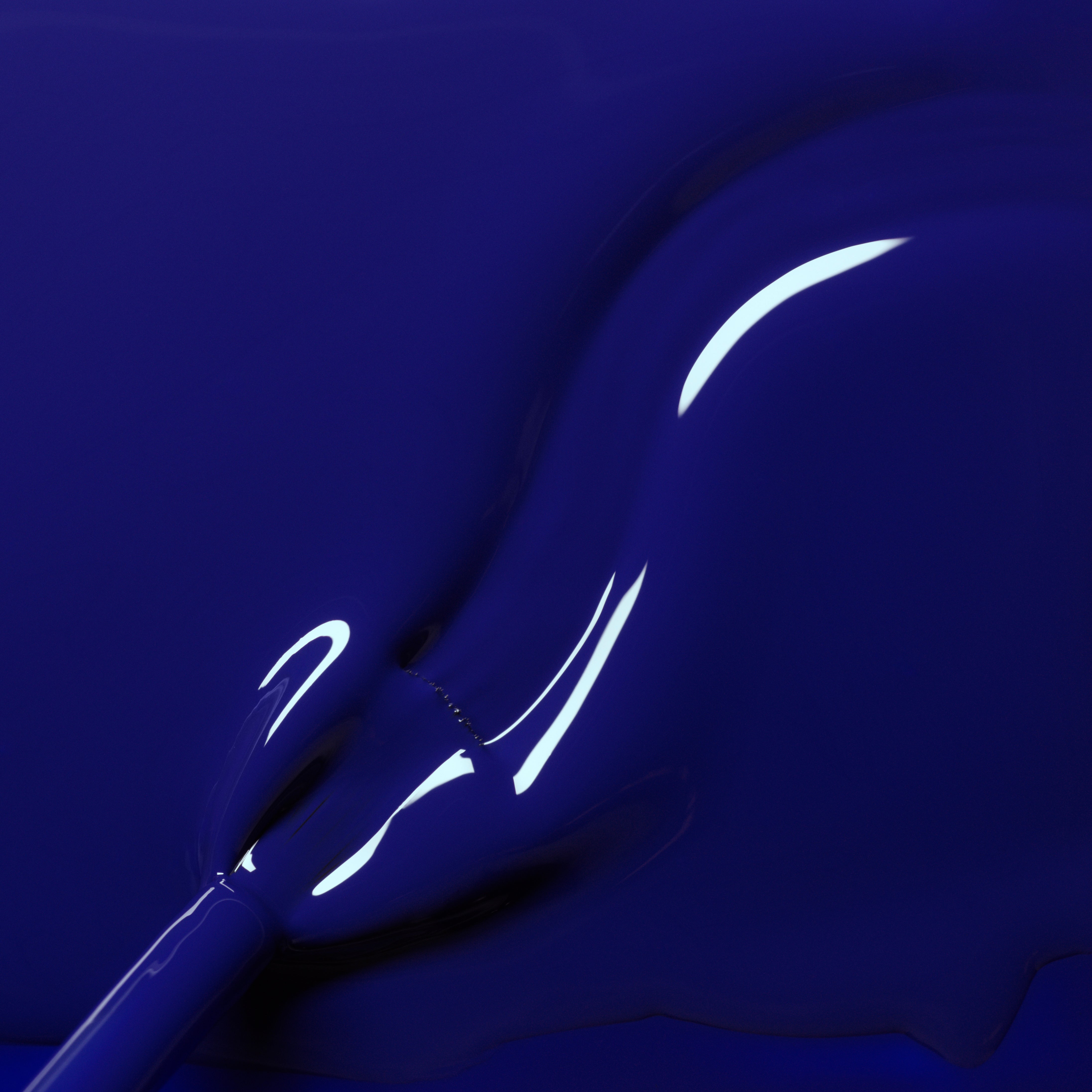 manucurist-navy-blue-green-flash-gel-nagellack image 4