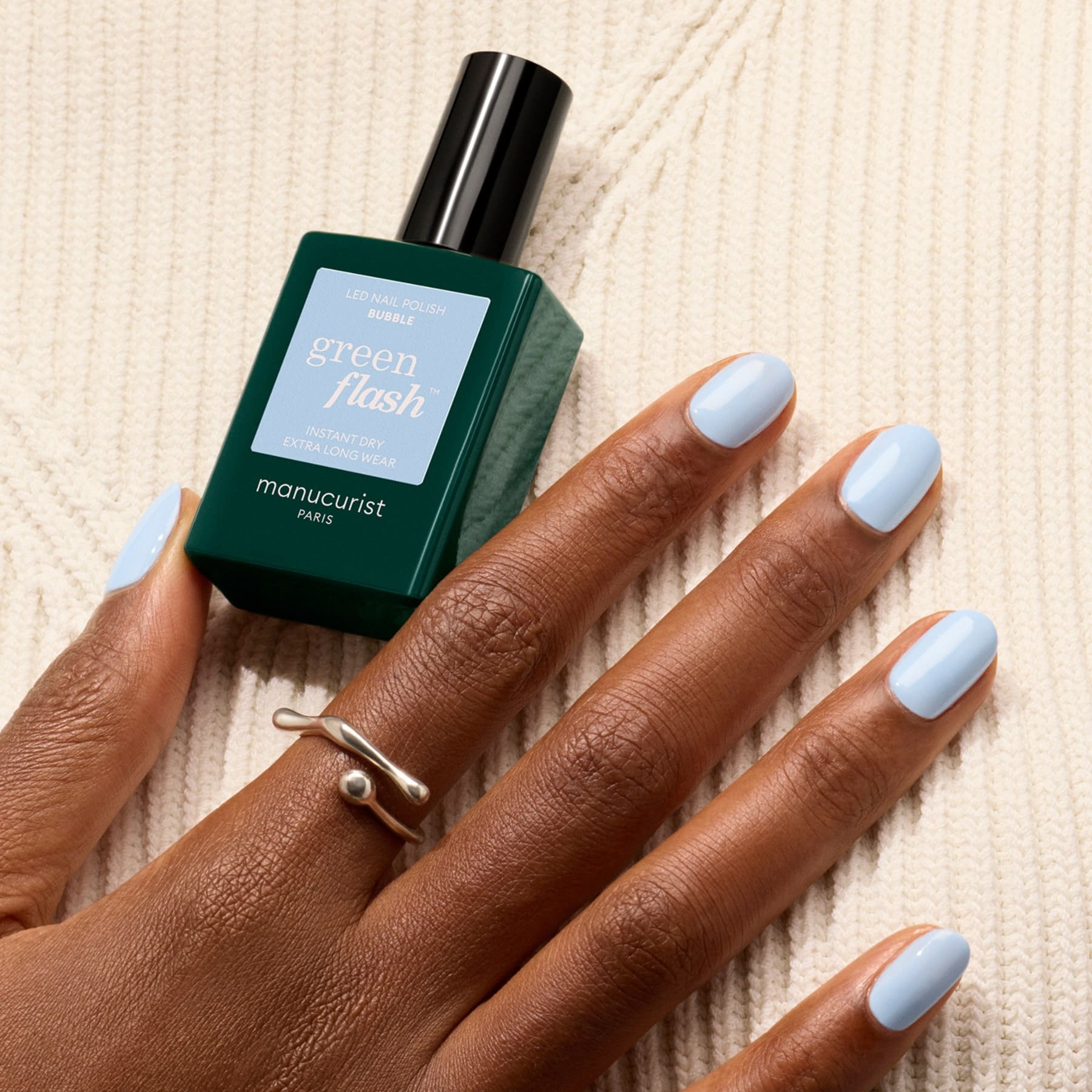 manucurist-green-flash-bubble-semi-permanenter-gel-nagellack-hellblau image 4