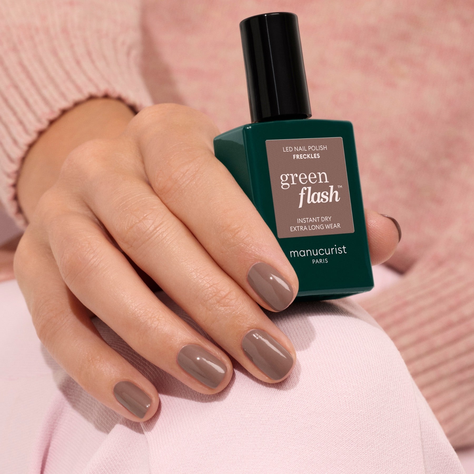 manucurist-green-flash-freckles-semi-permanenter-gel-nagellack-braun image 3