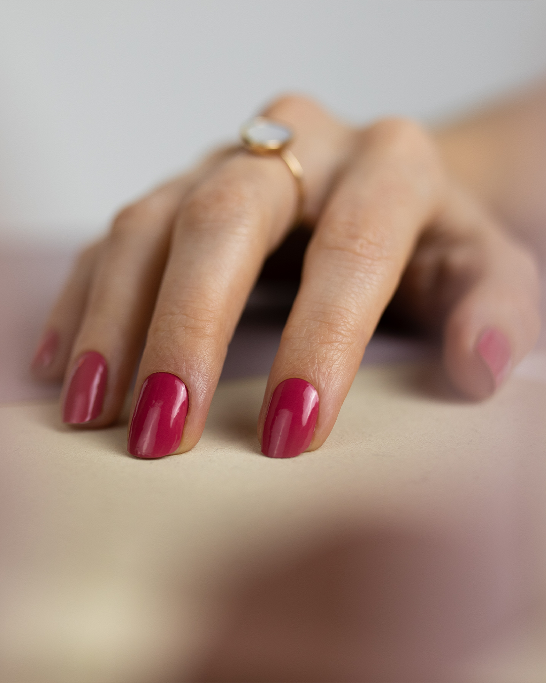 miss-sophie-cherry-pie-uv-gel-nagelfolie-kirschrot image 3