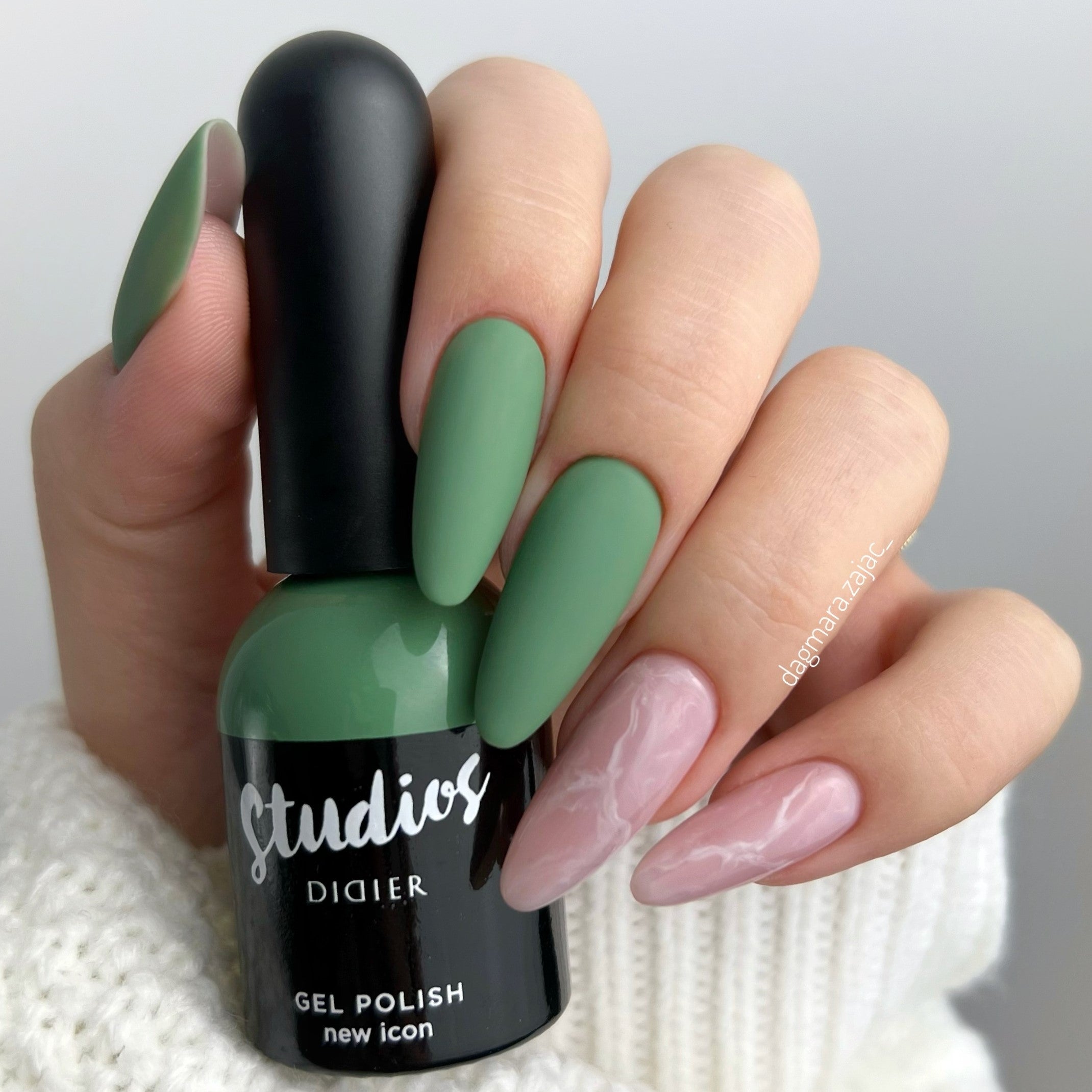 didier-lab-studios-didier-uv-nagellack-new-icon-dunkelgr-n-8-ml image 6