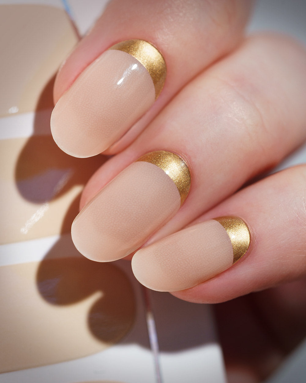 maniko-golden-twist-uv-uv-gel-strips-reverse-french-gold image 4