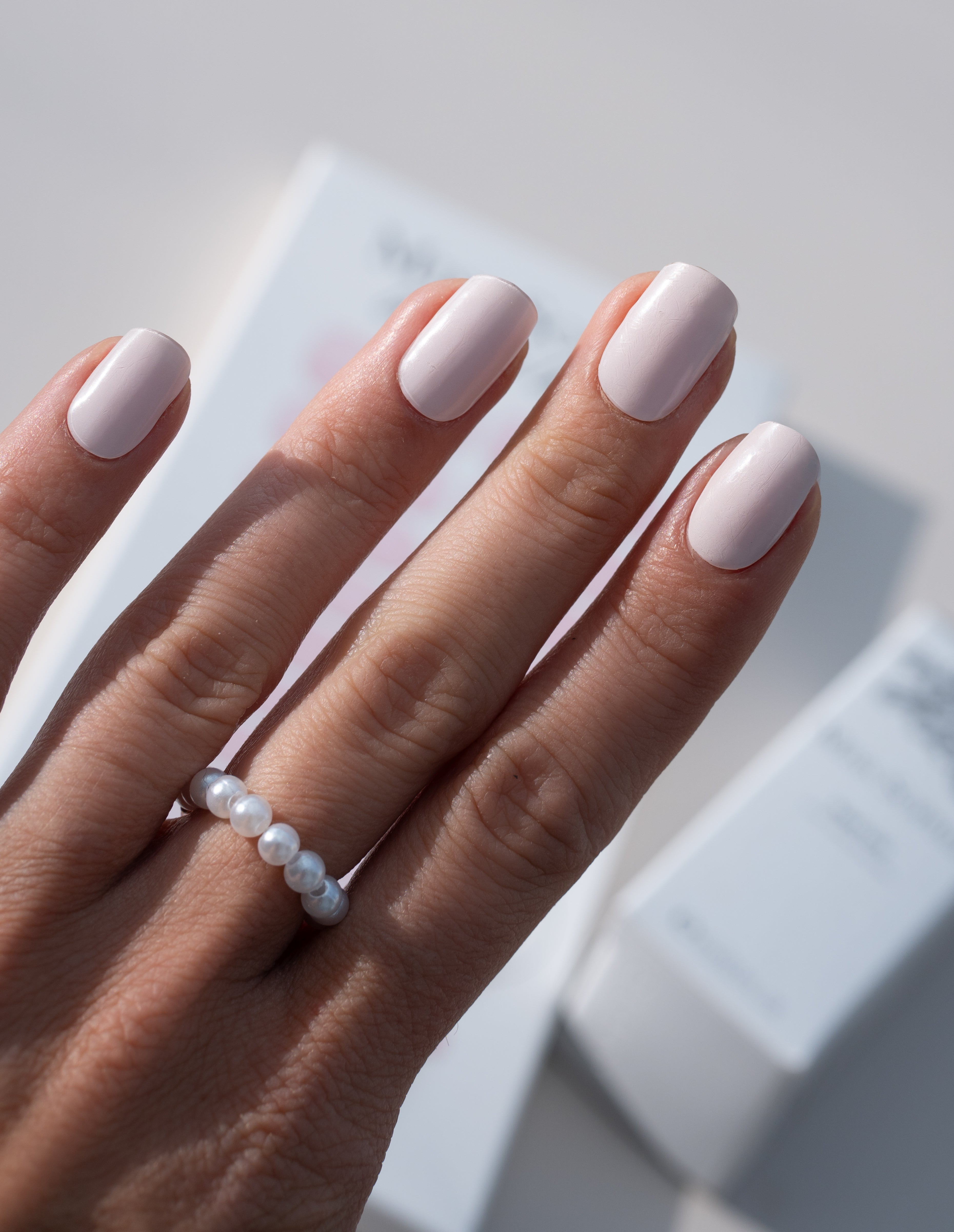 miss-sophie-ever-nude-uv-gel-nagelfolien-minimalistisch-clean image 3