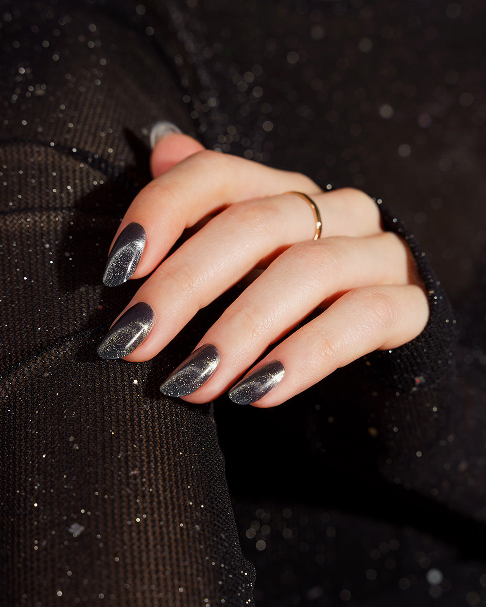 maniko-cat-eye-cosmic-uv-uv-gel-strips-nachtblau-cat-eye image 3