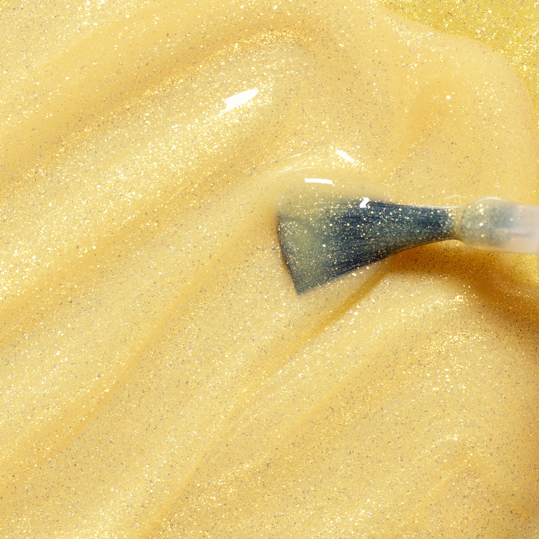 manucurist-pia-die-biene-gelber-glitzer-kindernagellack image 2