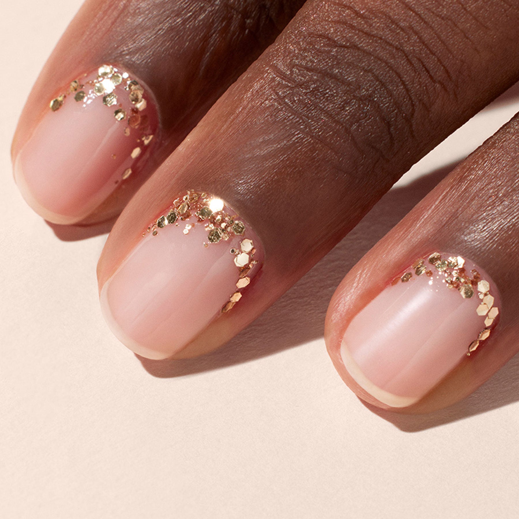 manucurist-biologisch-abbaubare-pailletten-rose-gold-nagelglitzer image 6