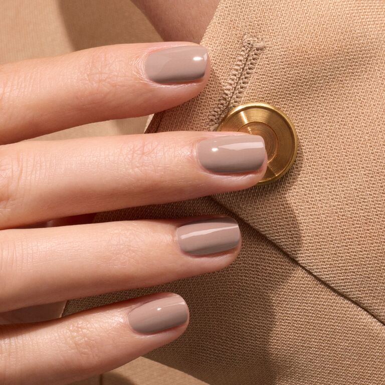 manucurist-green-flash-dove-beige-gel-nagellack-beige-mit-grau image 2