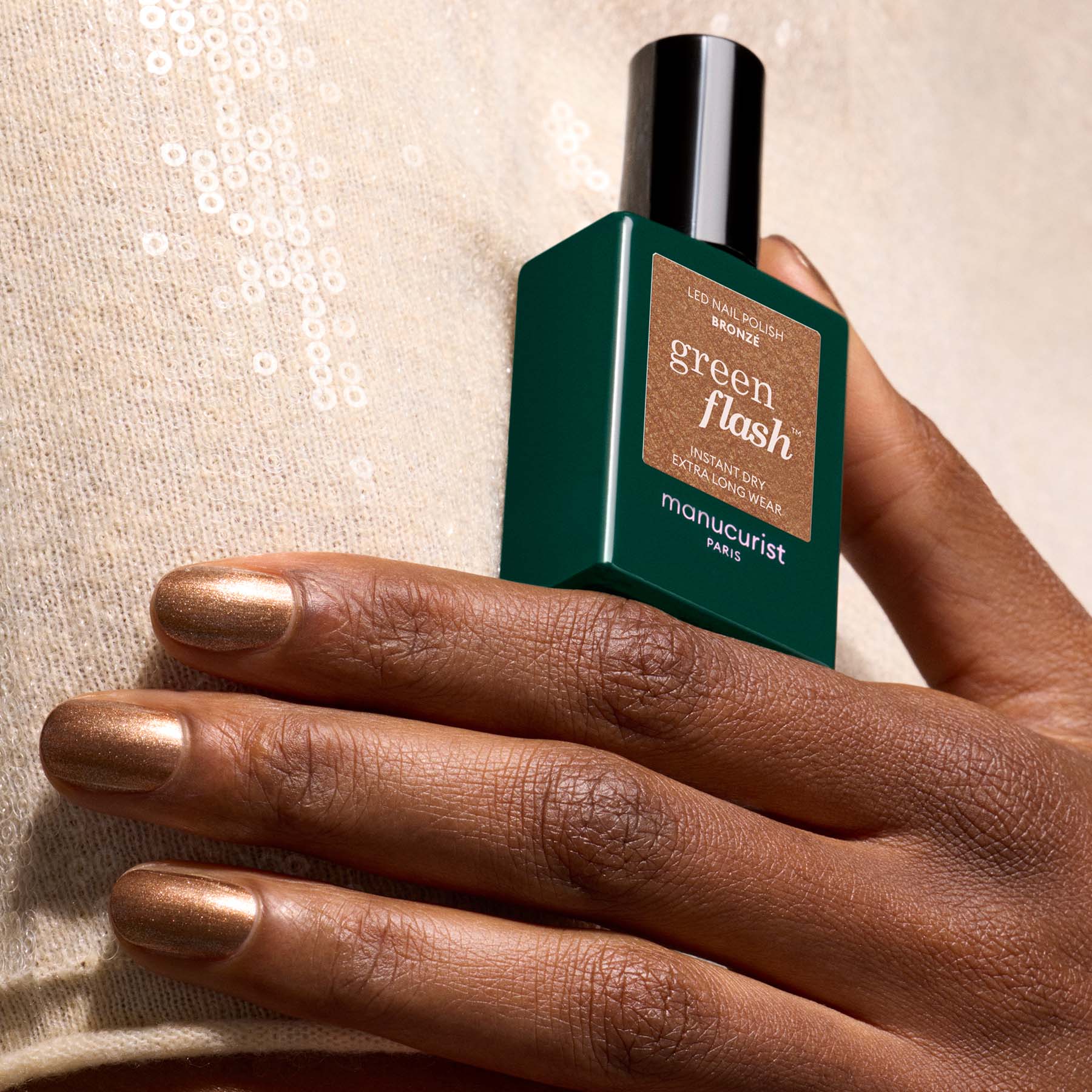 manucurist-green-flash-bronz-semi-permanent-nagellack image 3
