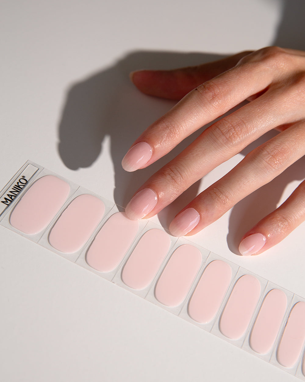 maniko-creamy-sheer-uv-uv-gel-strips-semi-transparent image 7