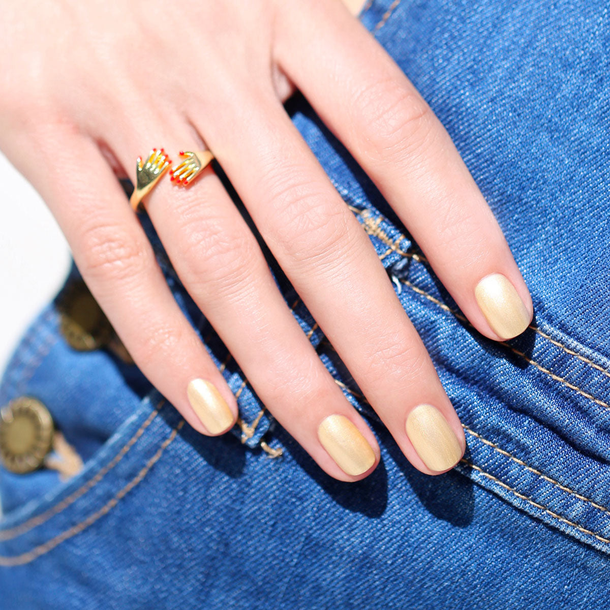 manucurist-green-nagellack-gold-sand-schimmer-gelb-perlmutt image 2