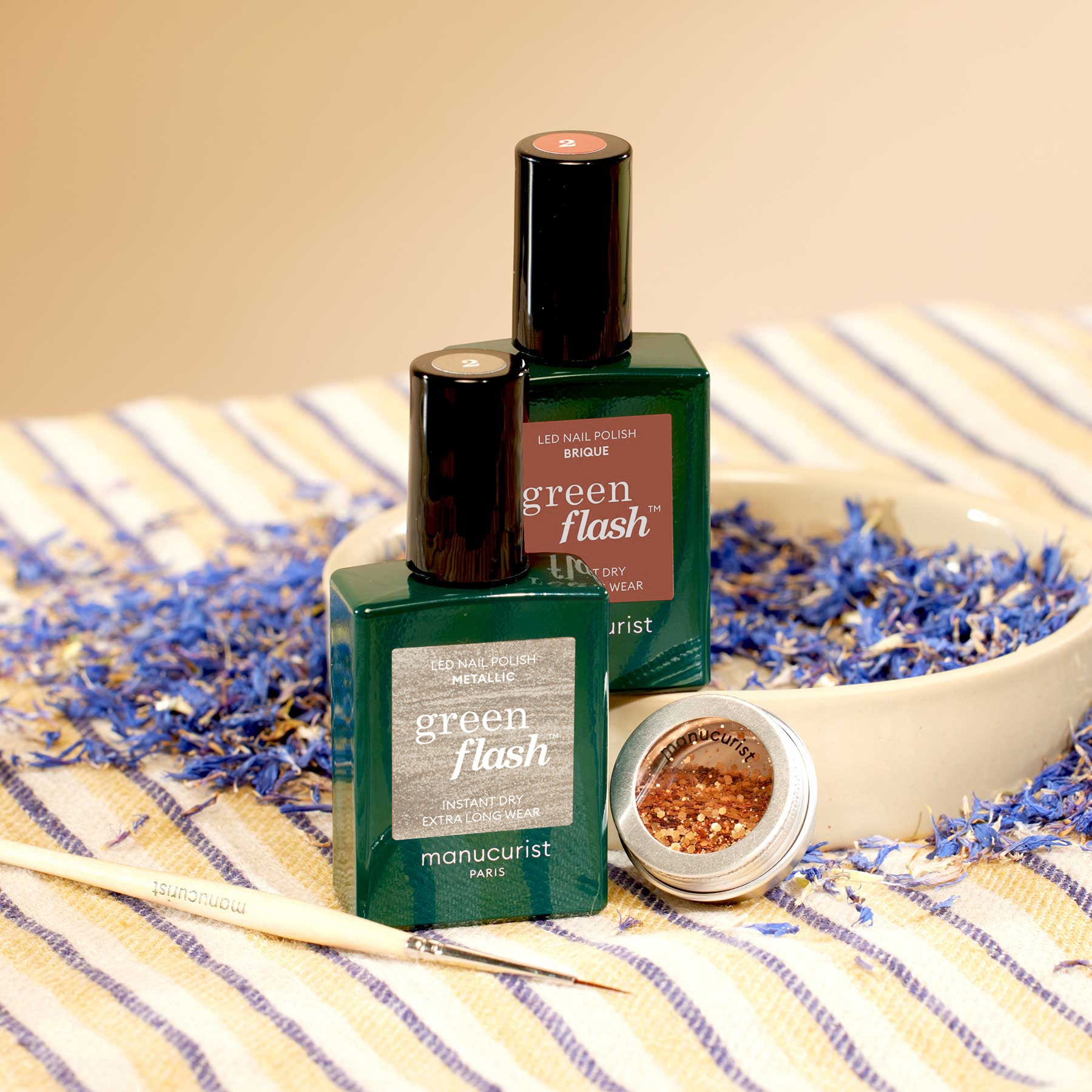 manucurist-oriental-vibe-green-nagelart-set-brique-metallic-liner-pailletten image 2