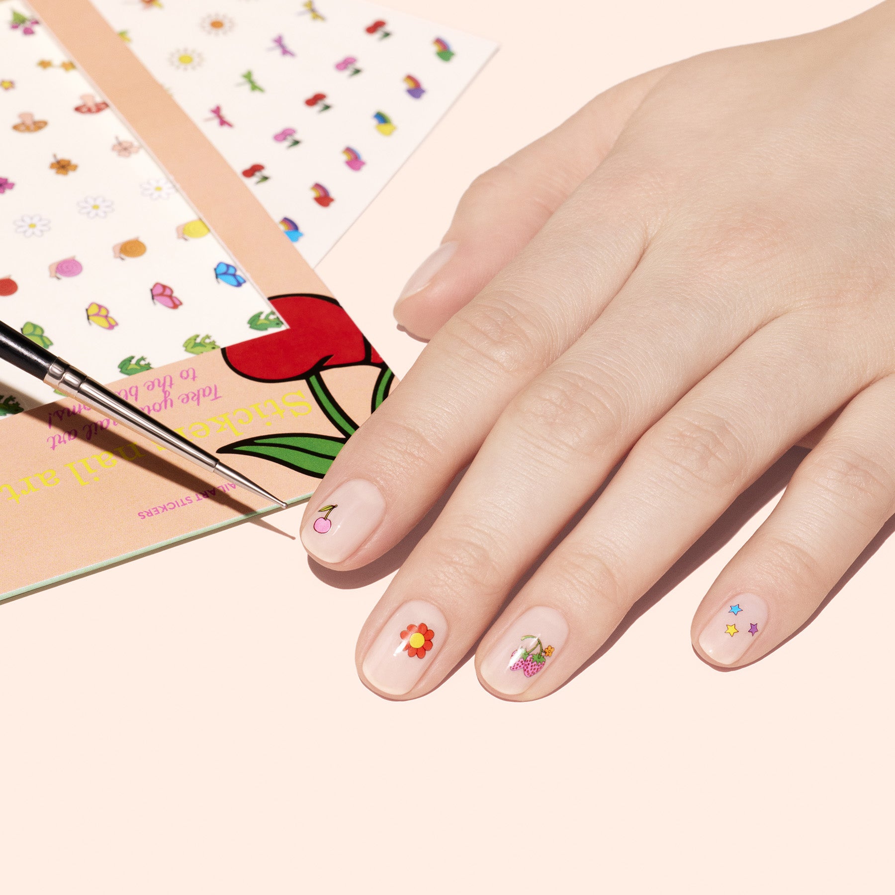 manucurist-stickers-nail-art-summer-nagelsticker-limitierte-edition image 2