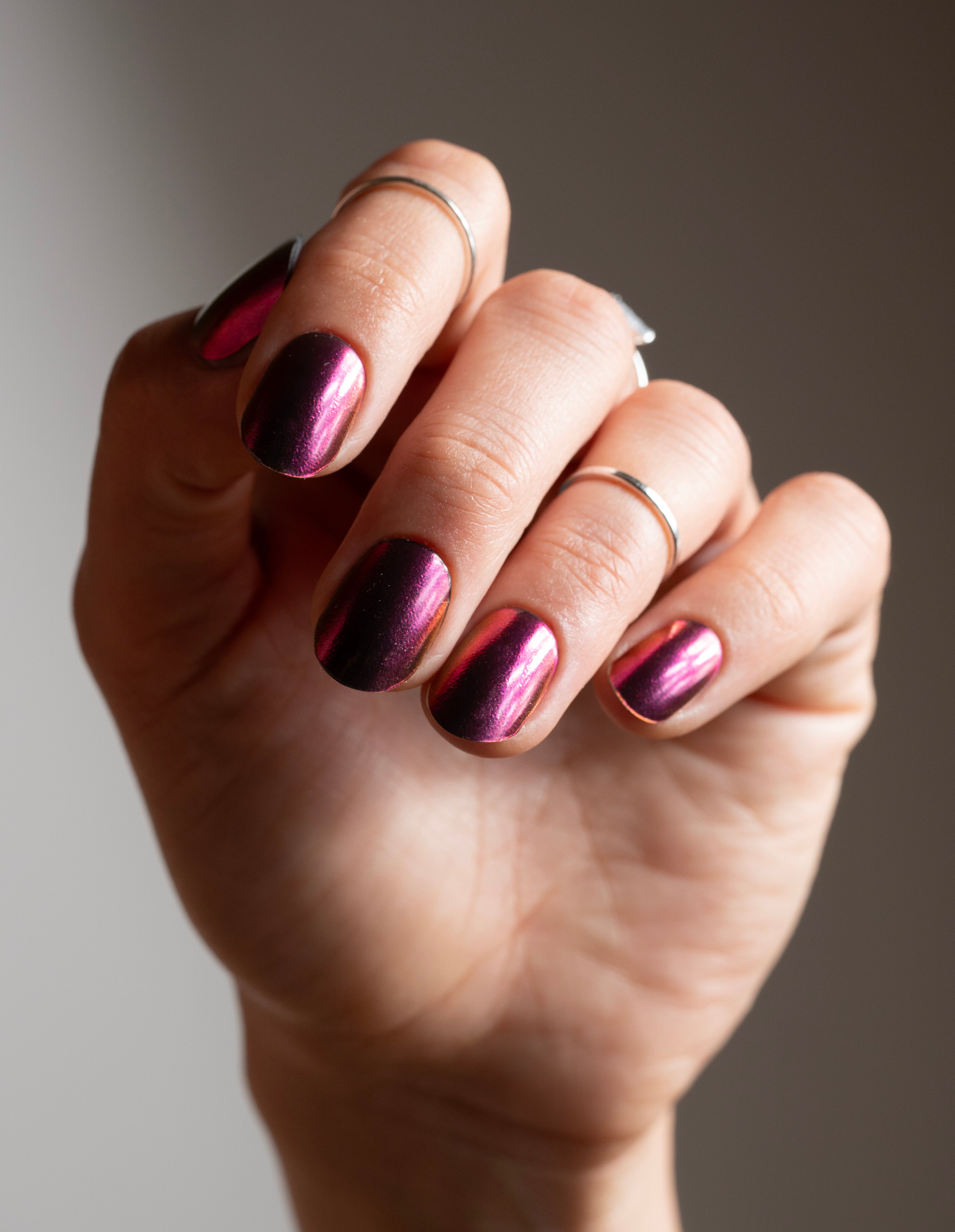 miss-sophie-berry-chrome-uv-gel-wraps-beerenlila-chrom image 2