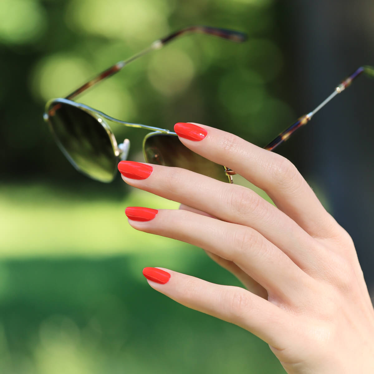 manucurist-red-coral-green-flash-gel-nagellack image 3