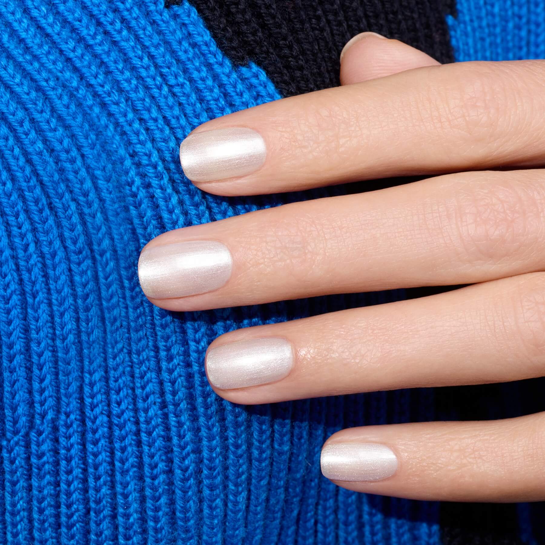 manucurist-green-moon-nagellack-perlwei-klassisch image 4