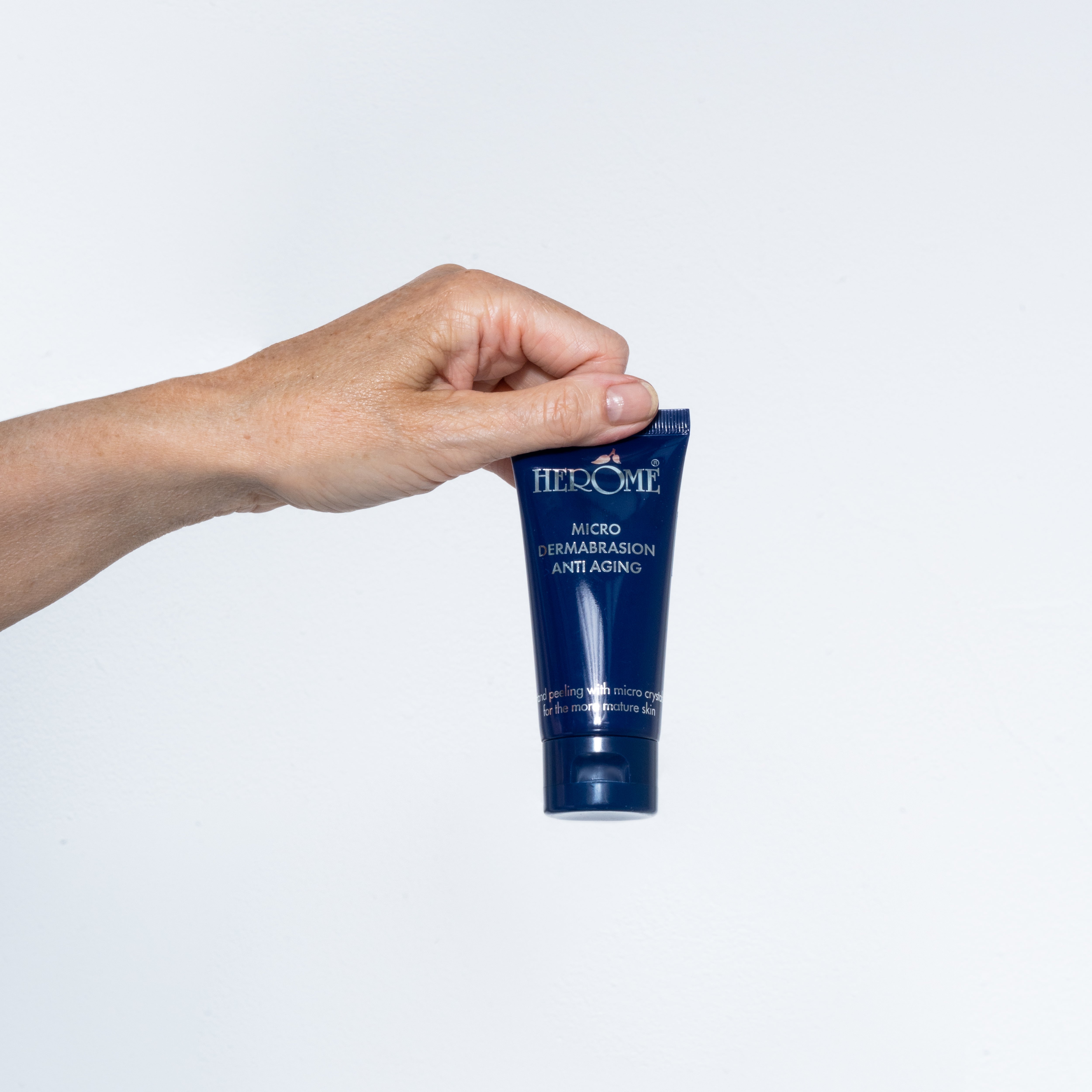 her-me-mikrodermabrasion-anti-aging-handpflege image 3
