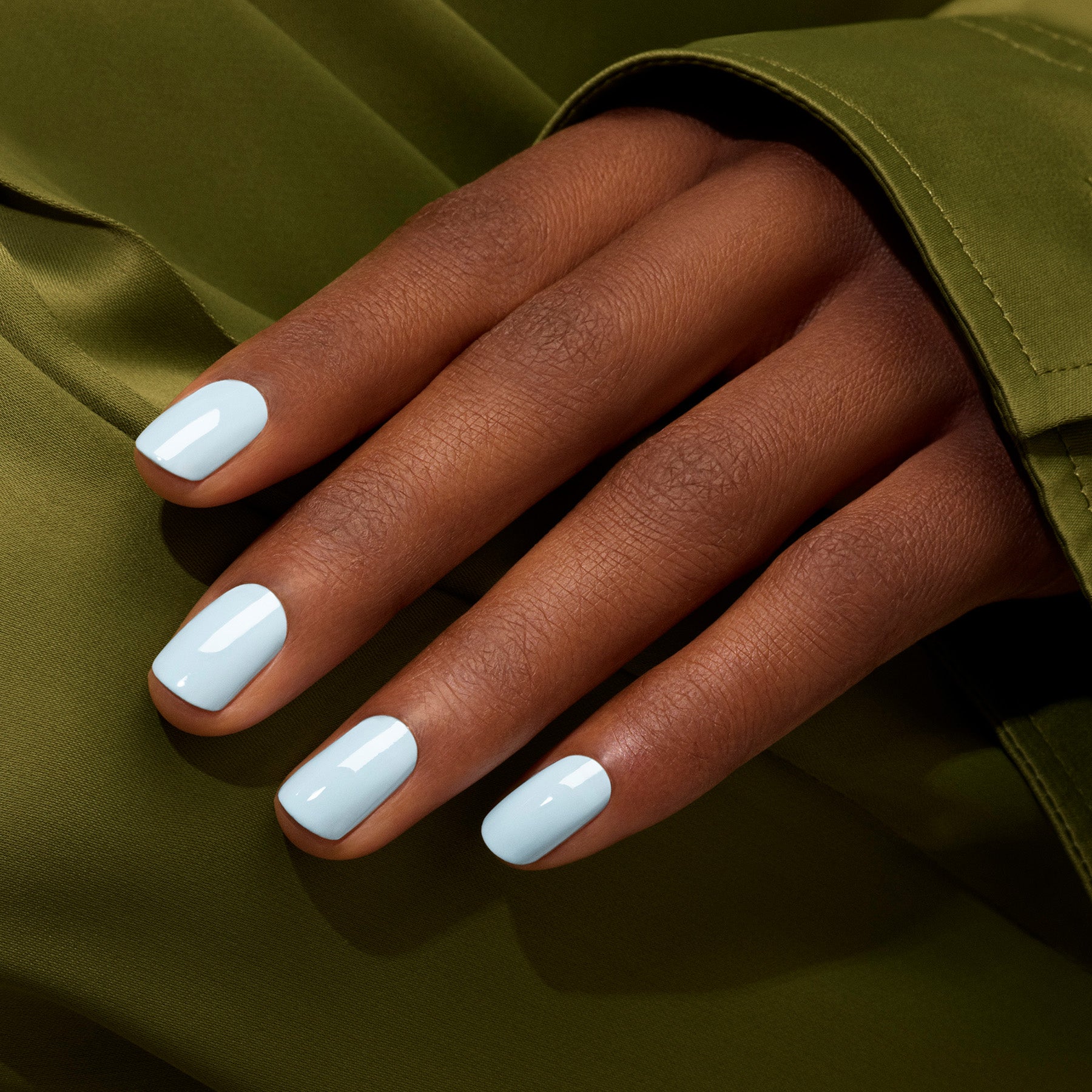 manucurist-green-flash-light-blue-gel-nagellack-pastellblau image 2