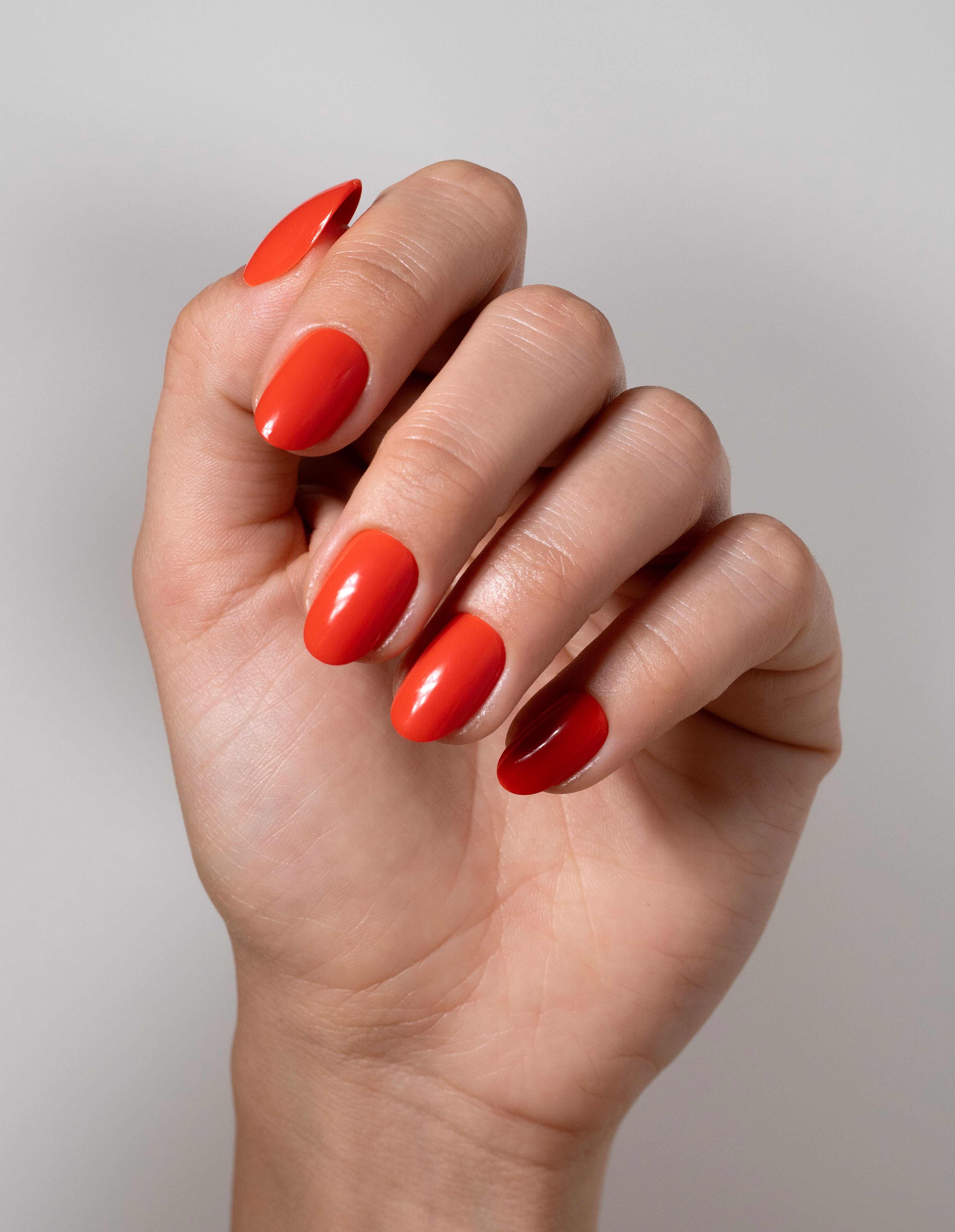 miss-sophie-lipstick-red-press-on-nails-short-round image 2