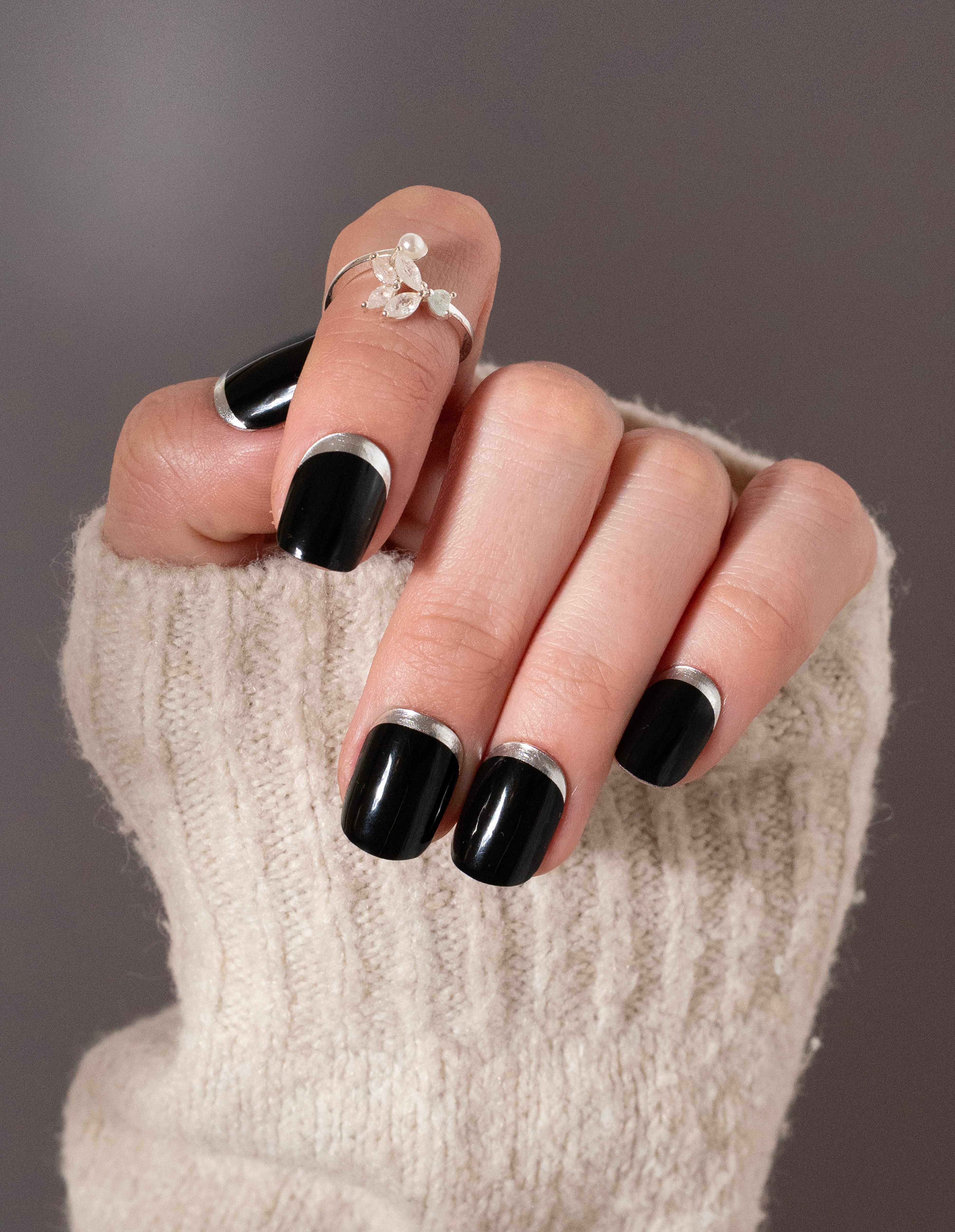 miss-sophie-black-winter-nagelfolien-limited-edition image 2