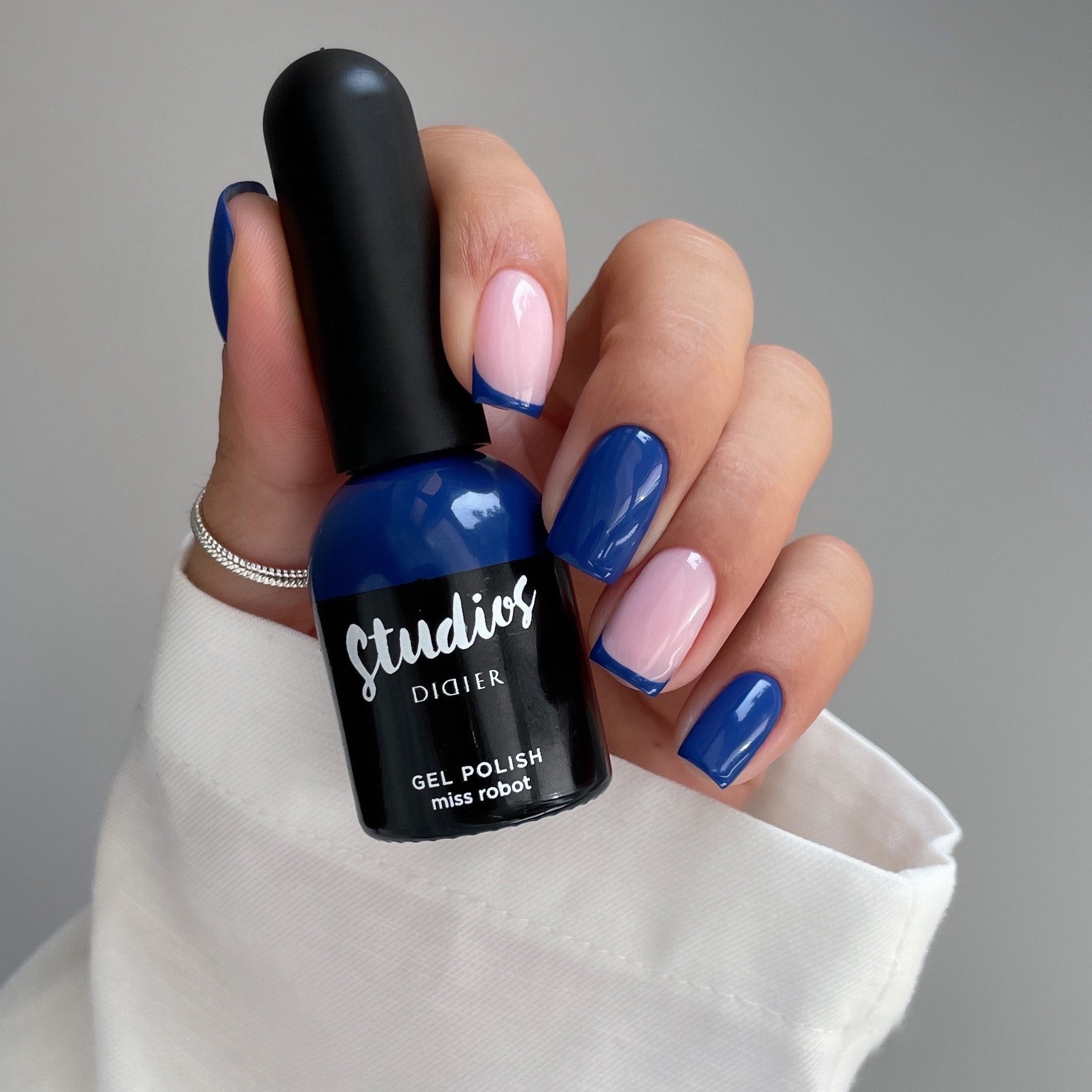 didier-lab-studios-didier-uv-nagellack-miss-robot-8ml image 4