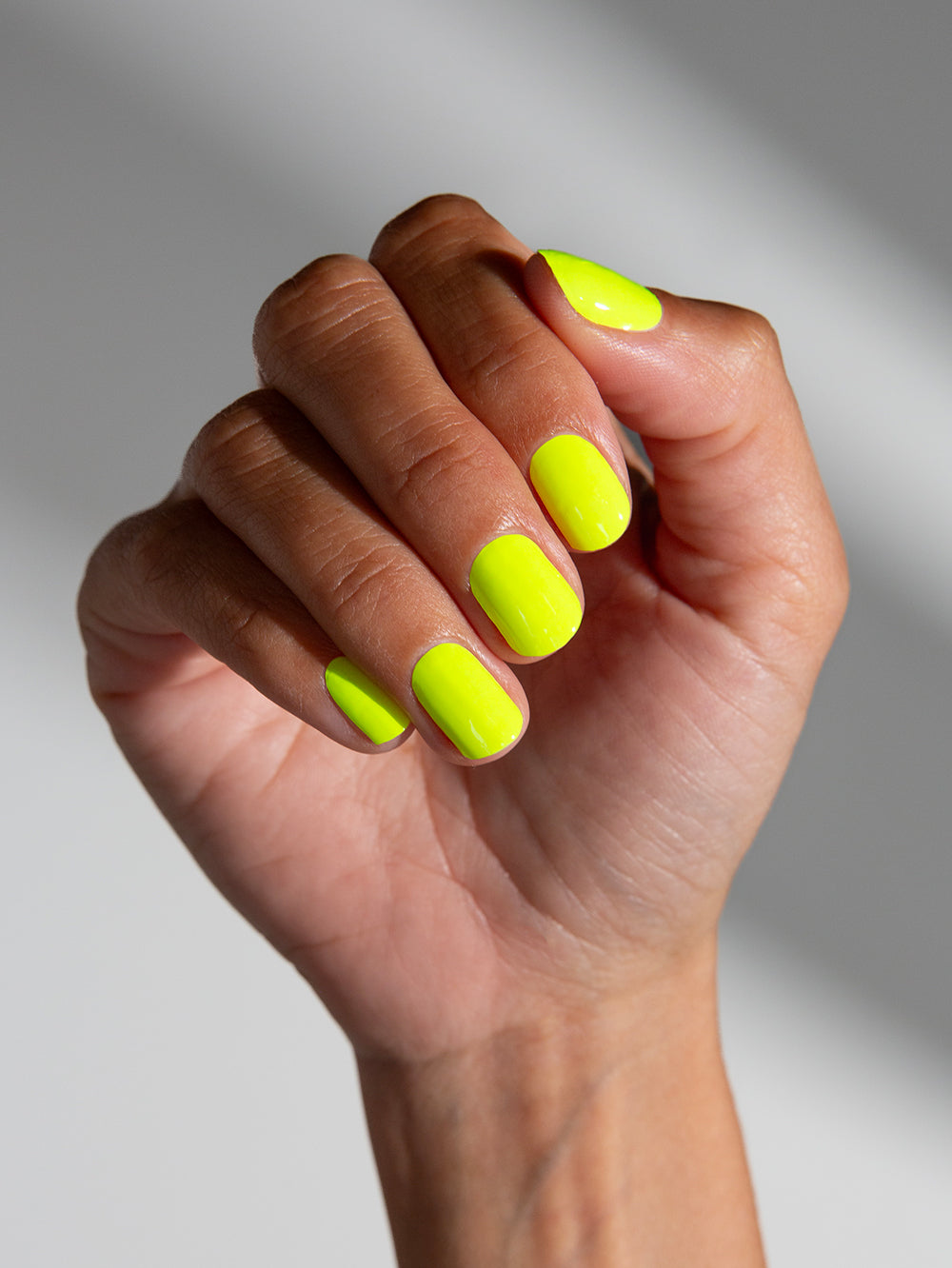 maniko-neon-yellow-uv-gel-strips-neon-gelb image 4