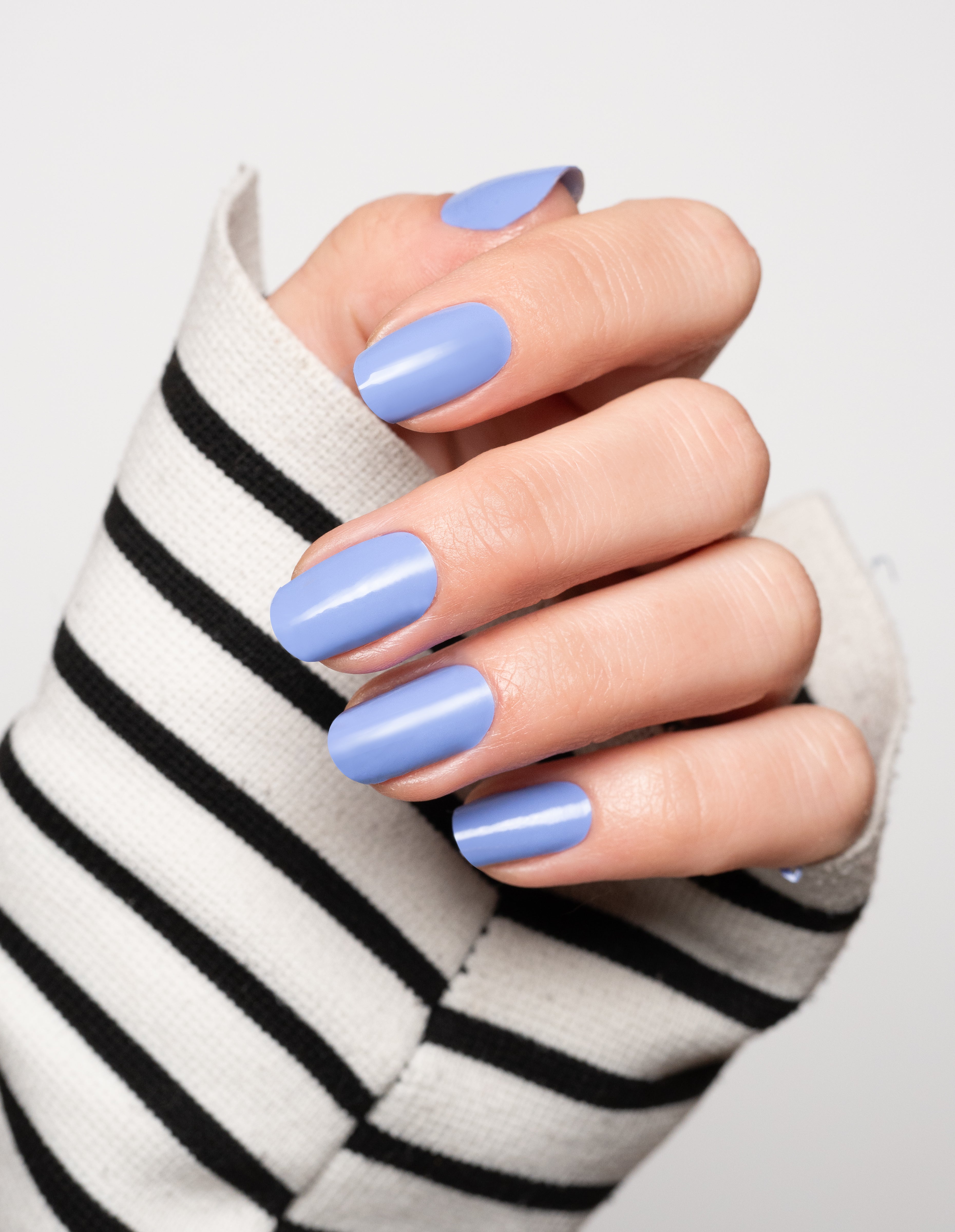 miss-sophie-sky-blue-uv-gel-nagelfolie-hellblau image 3