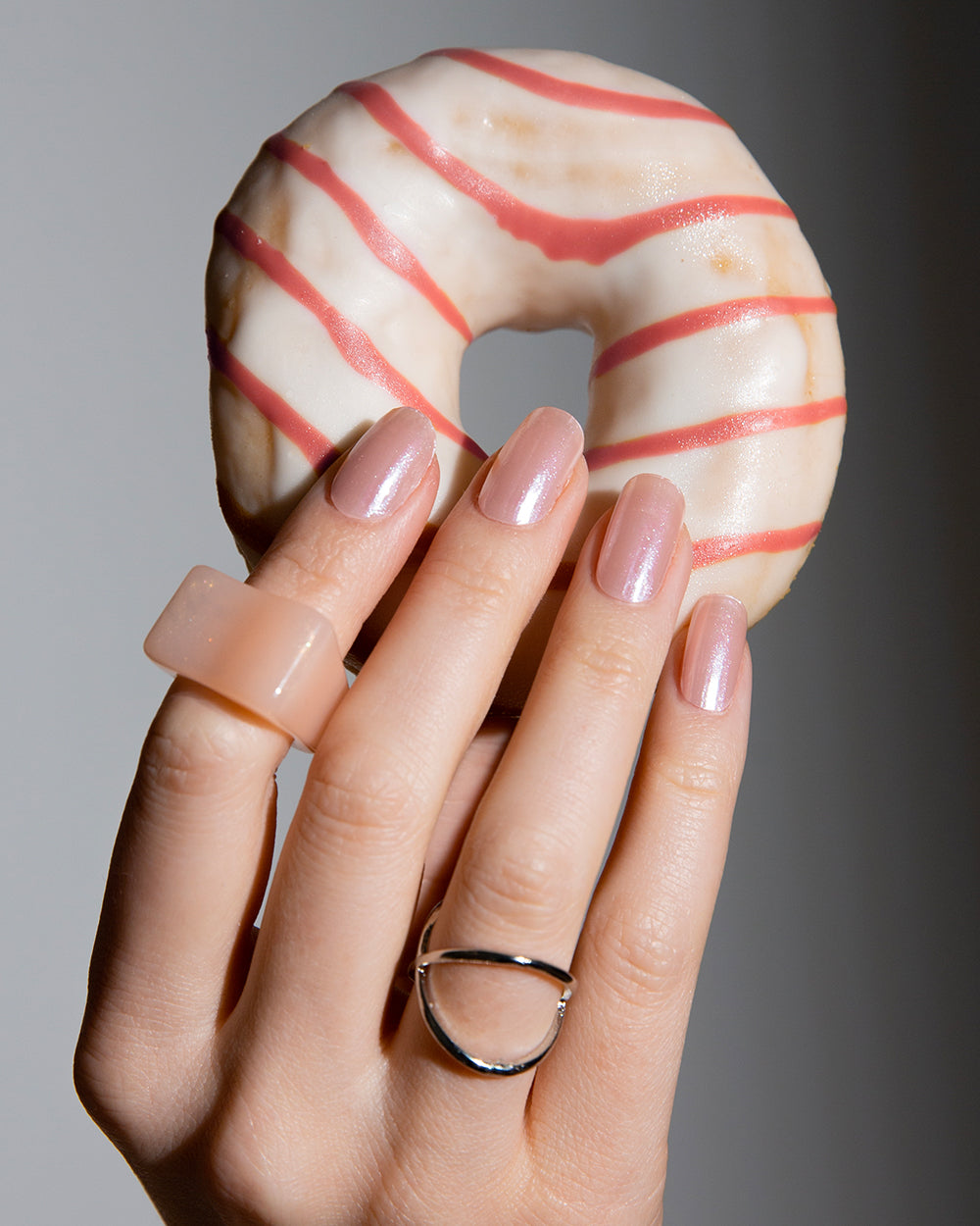 maniko-glazed-strawberry-uv-uv-gel-strips-pearl-chrome image 8