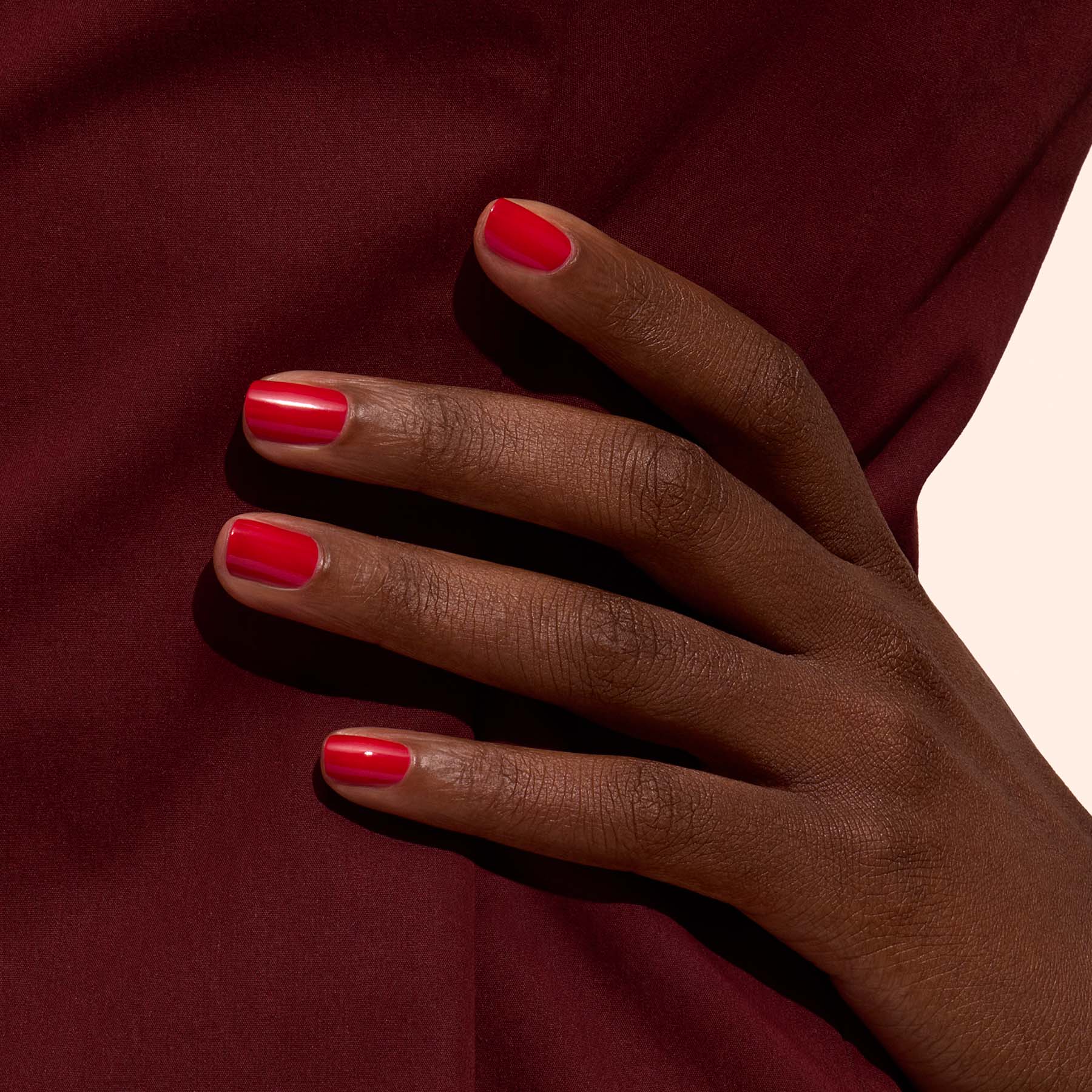 manucurist-green-flash-poppy-red-semi-permanenter-nagellack-orangerot image 4