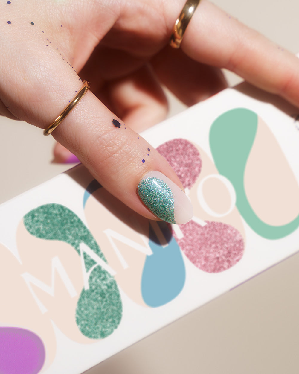 maniko-glittery-groove-uv-gel-strips-glitzer-mix image 4