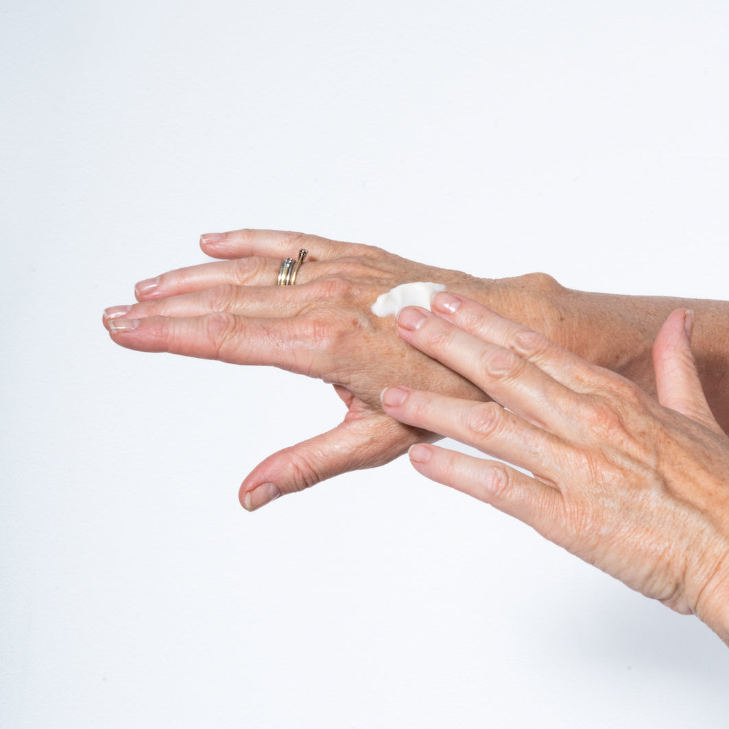 her-me-mikrodermabrasion-anti-aging-handpflege image 4