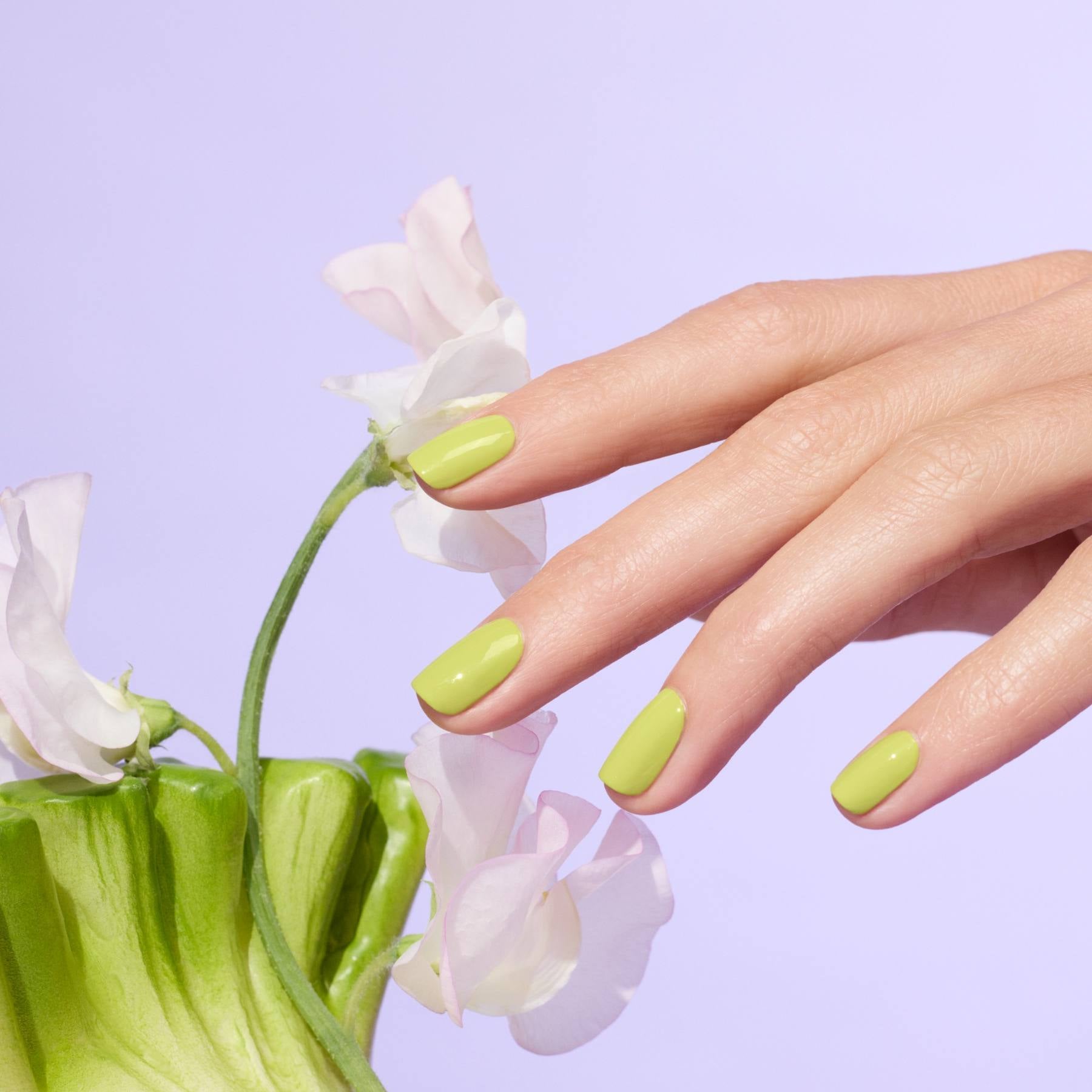 manucurist-green-flash-lime-gel-nagellack-anisgr-n-mit-gelb image 5